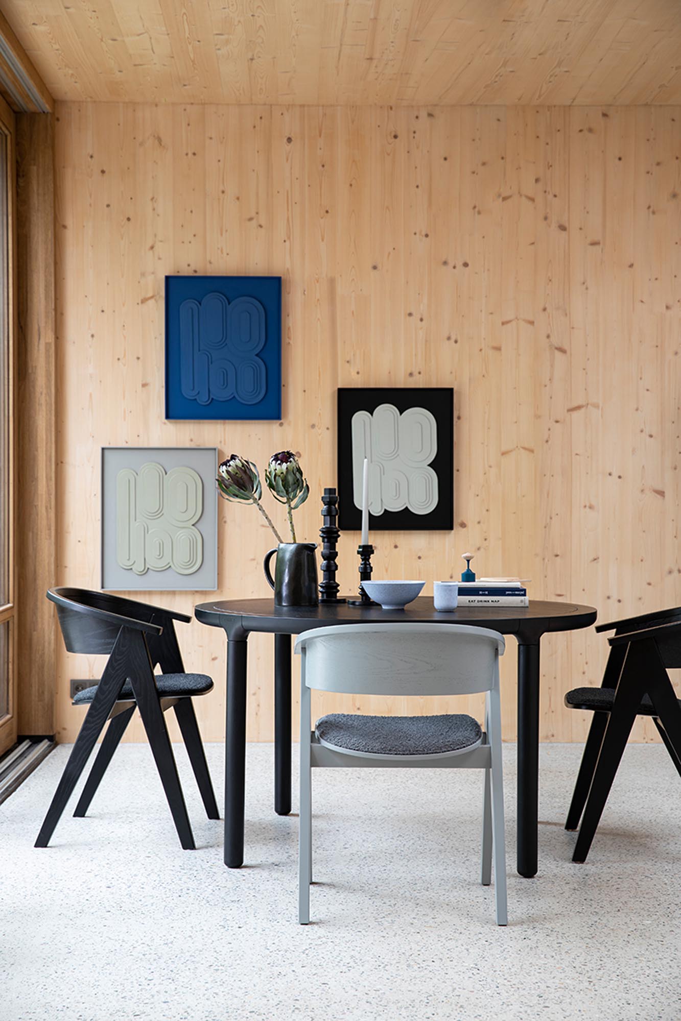 Entdecke den stilvollen Ndsm Stuhl von Zuiver: Ergonomisch, robust und vielseitig für jeden Wohnraum. Perfekt für Essbereich und Home Office.