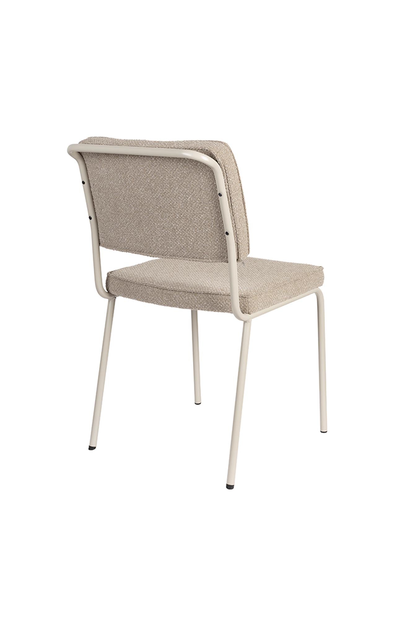 Entdecken Sie den Zuiver Buddy Stuhl: Modernes Design trifft auf ergonomischen Komfort für jeden Raum.