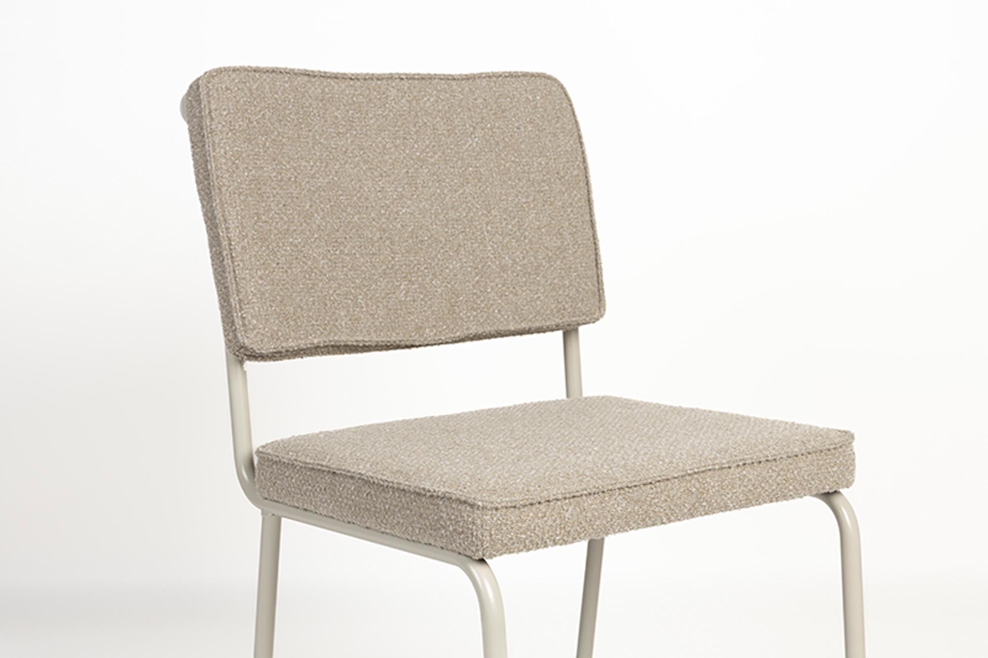 Buddy-Stuhl von Zuiver: Moderner Designstuhl mit ergonomischem Komfort und eleganter Metalloberfläche für jedes Zuhause.