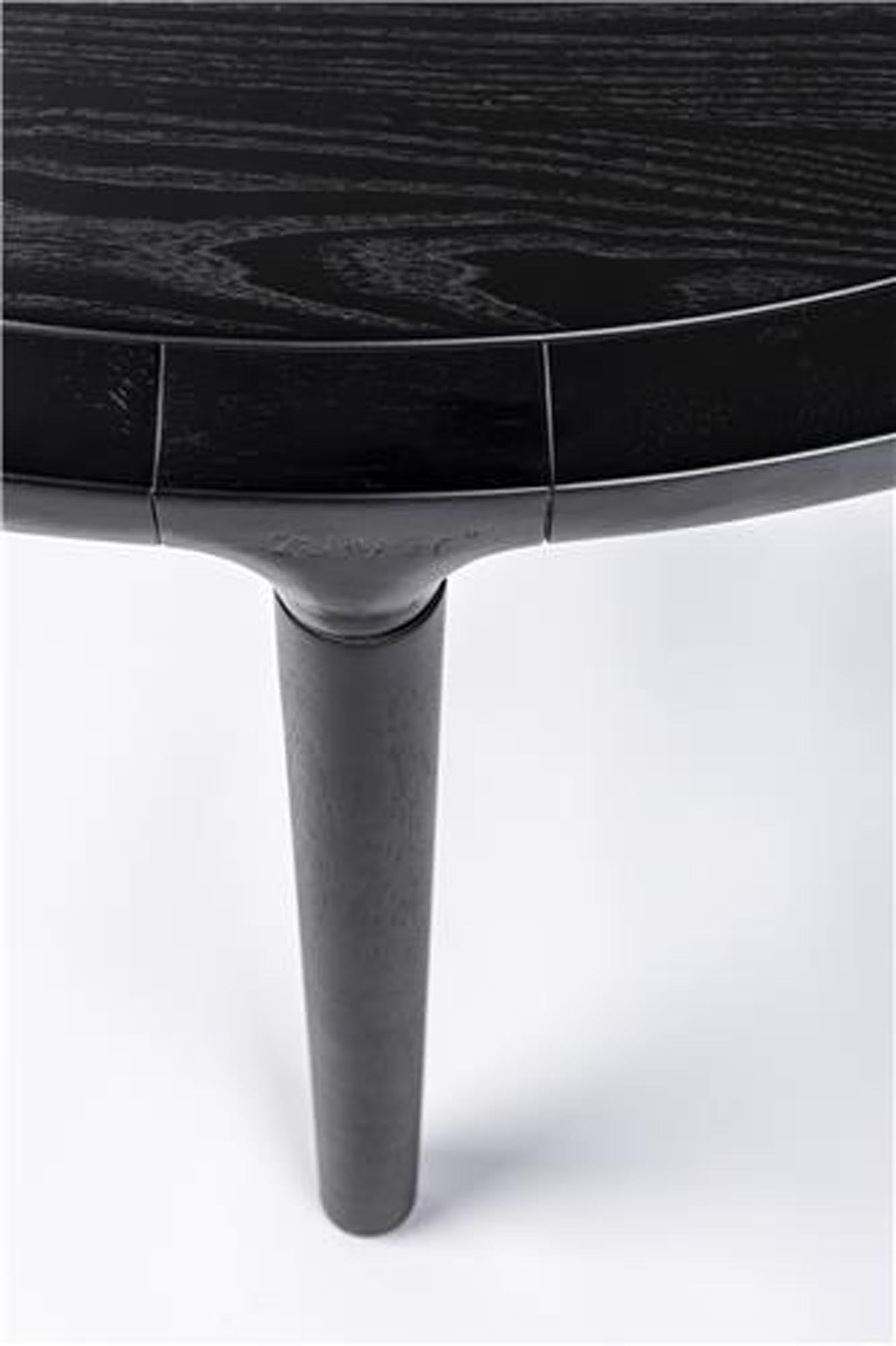 Tisch Storm von Zuiver: Stilvoller Mittelpunkt für Ihr Esszimmer.