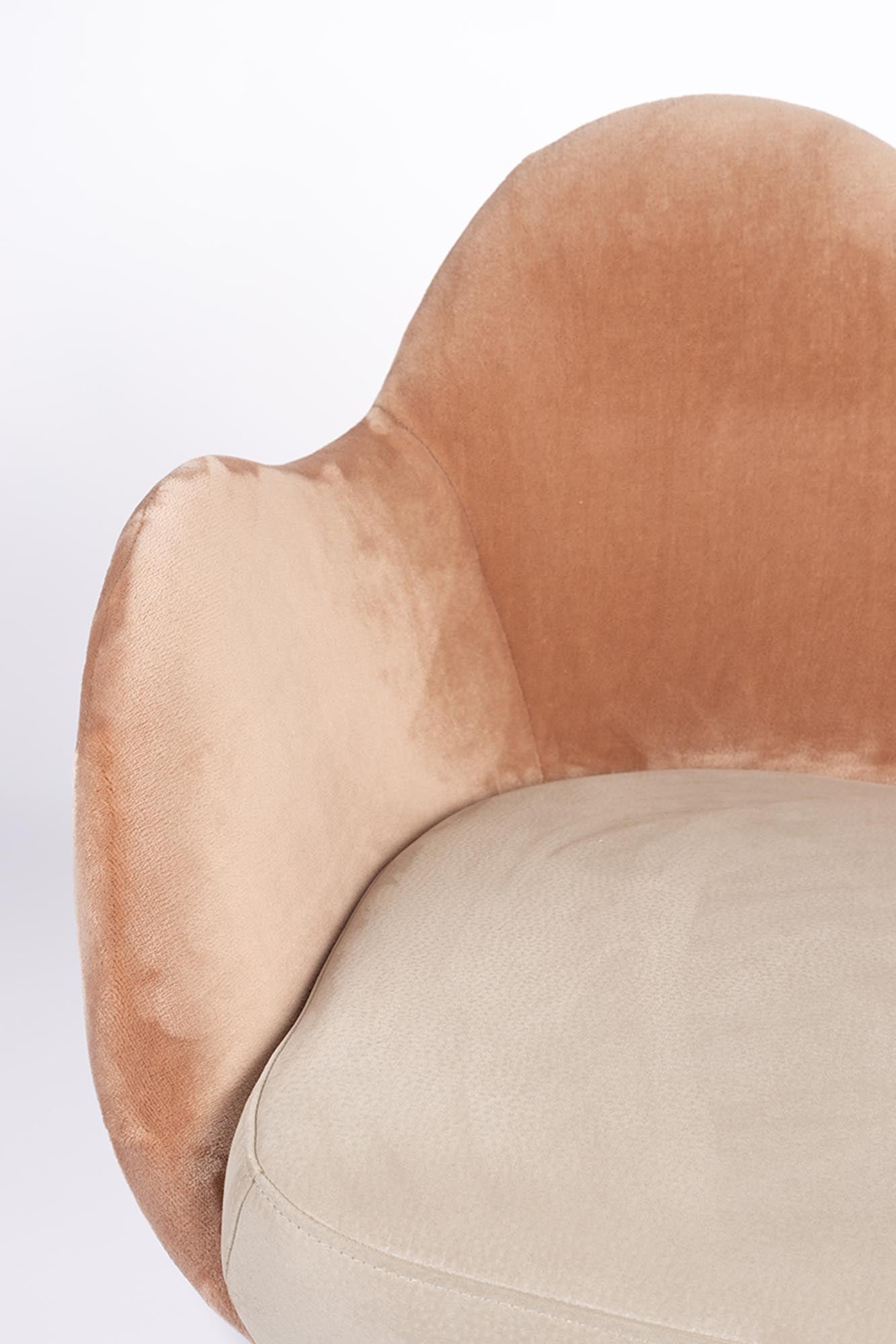 Sessel Friuli von Zuiver: Eleganz und Gemütlichkeit in Perfektion.