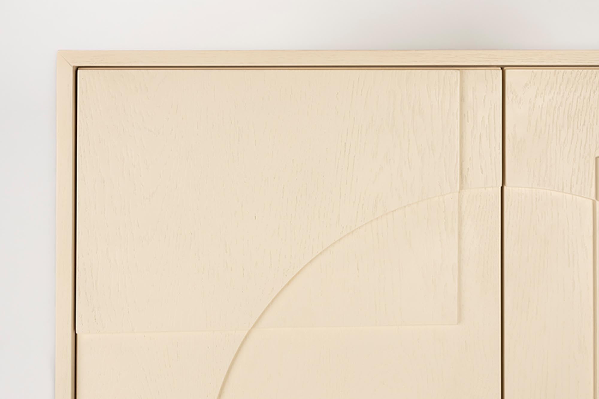 Zuiver Cabinet Faces: Stilvolles Design aus hochwertigem Eichenholz.