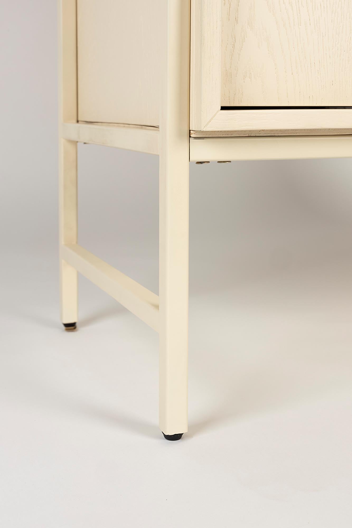 Zuiver Cabinet Faces: Stilvolles Design aus hochwertigem Eichenholz.