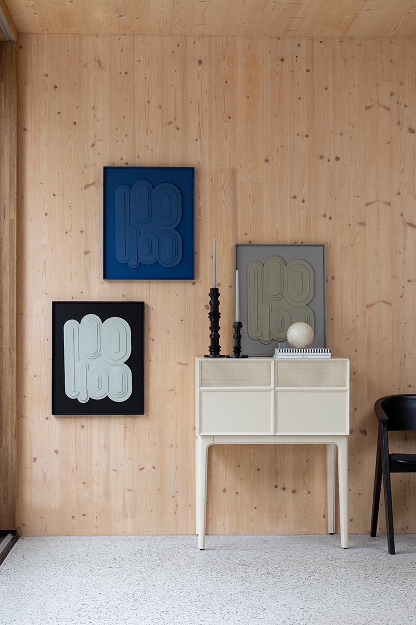 Elegantes Cabinet June: Eichenholz trifft auf zeitgemässe Ästhetik.