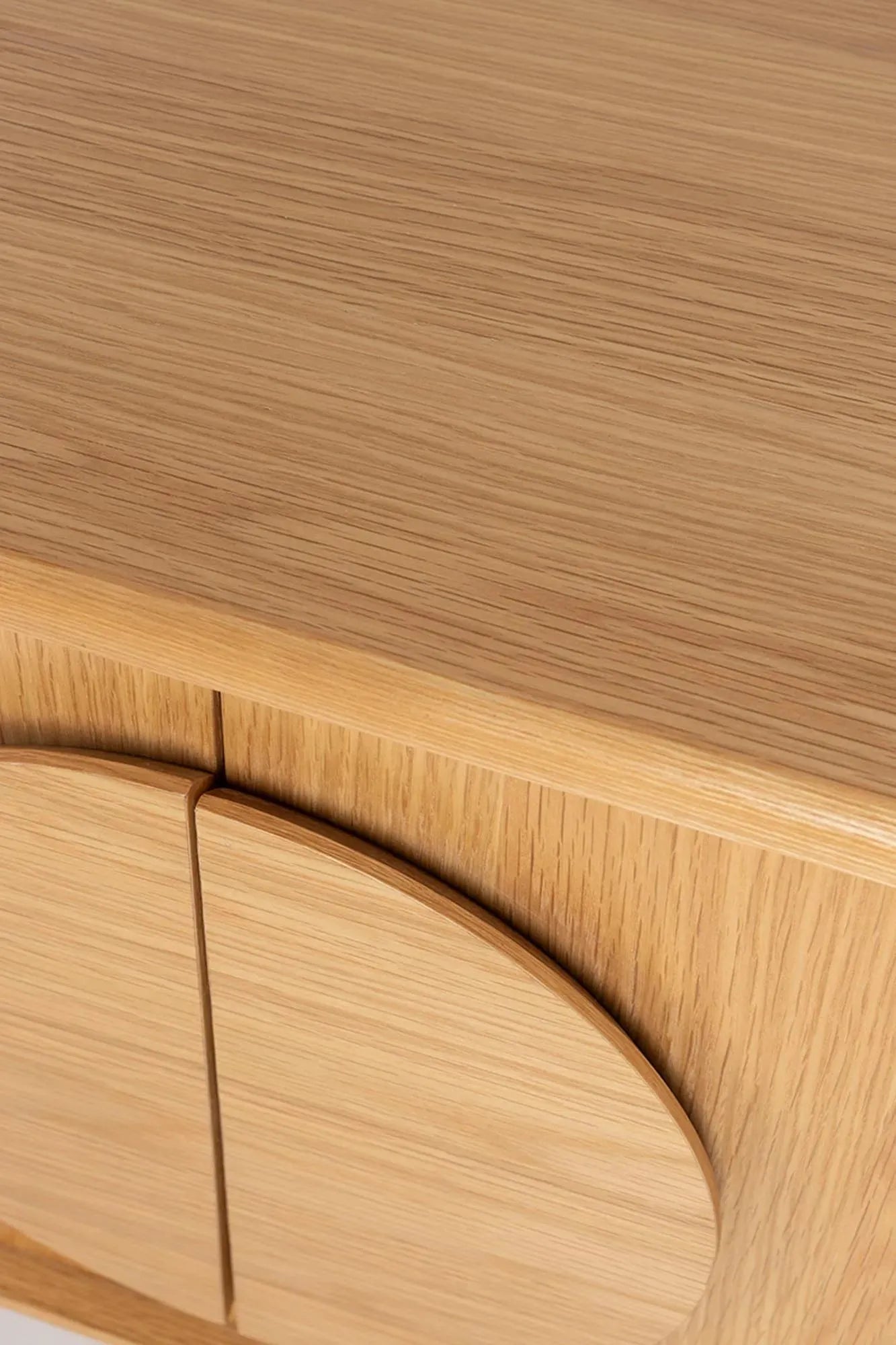 Sideboard Groove 2 Doors in Walnut präsentiert im Onlineshop von KAQTU Design AG. Sideboard ist von Zuiver