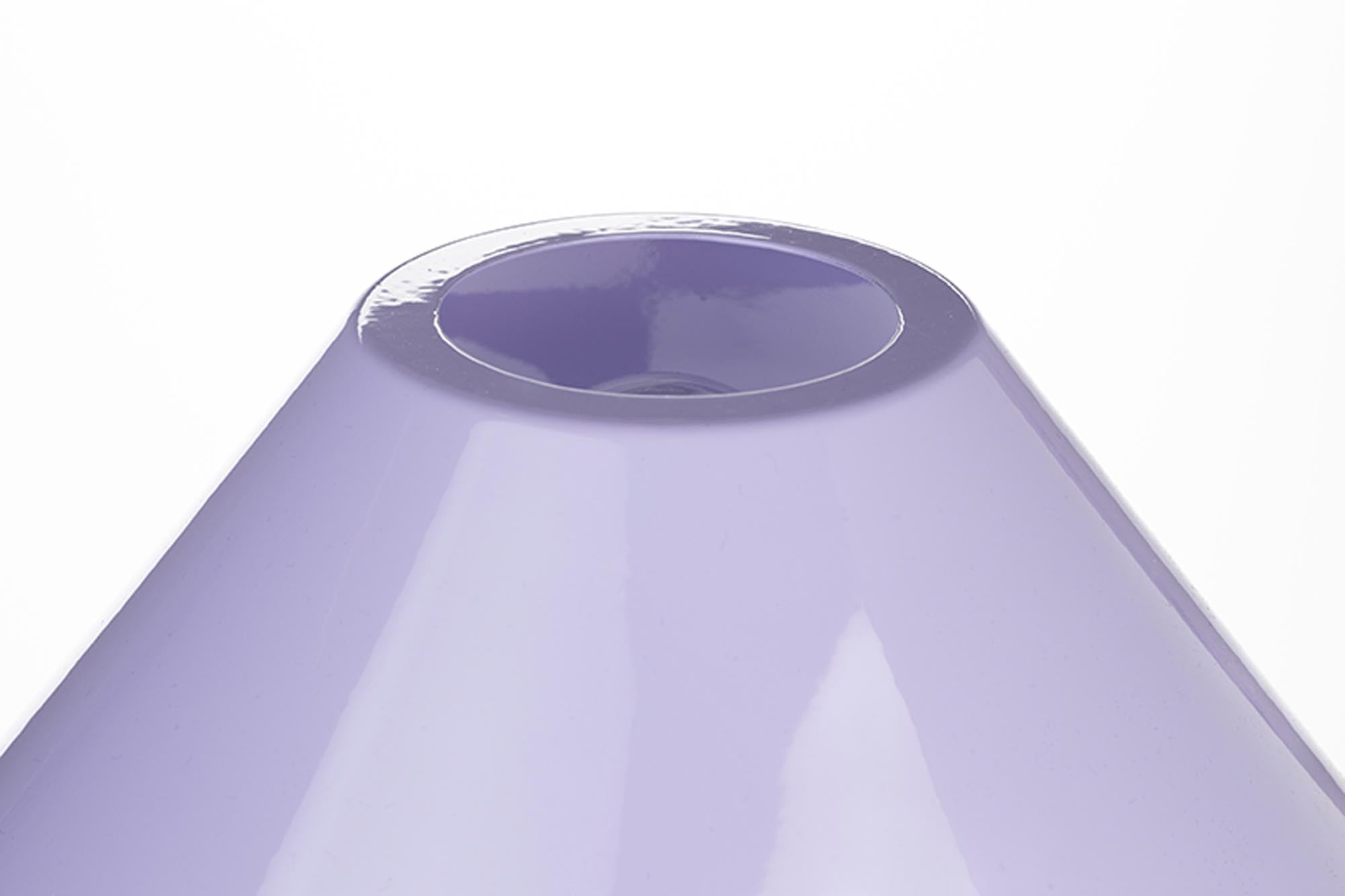 Tischleuchte Wonders in Shiny Lilac präsentiert im Onlineshop von KAQTU Design AG. Tischleuchte ist von Zuiver