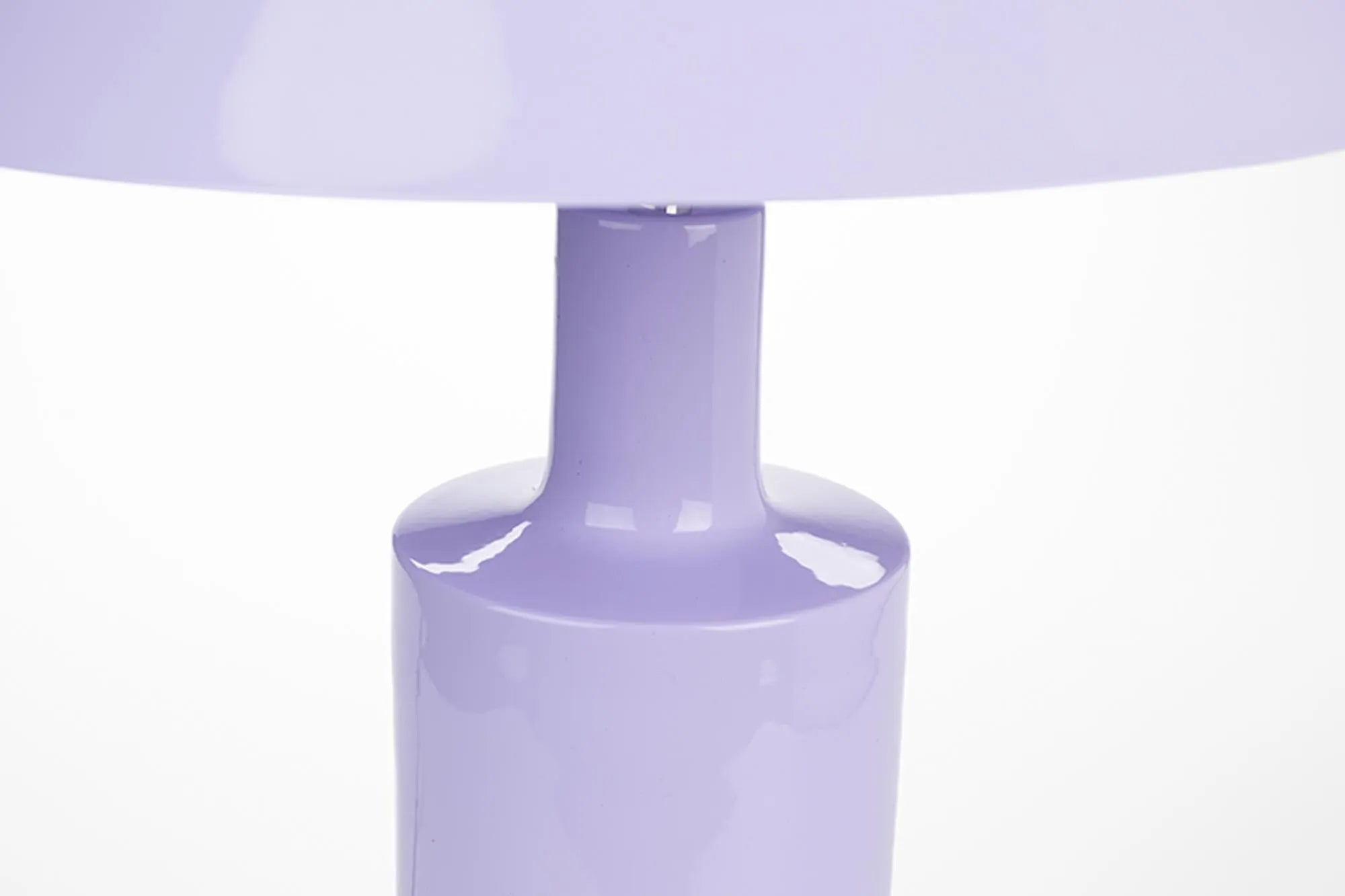 Tischleuchte Wonders in Shiny Lilac präsentiert im Onlineshop von KAQTU Design AG. Tischleuchte ist von Zuiver