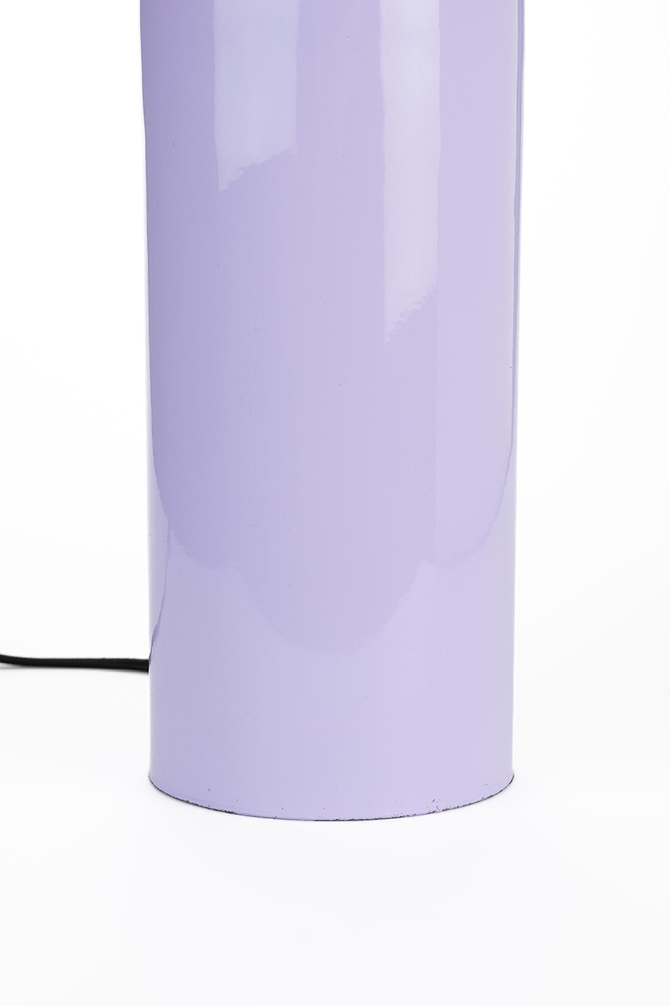 Tischleuchte Wonders in Shiny Lilac präsentiert im Onlineshop von KAQTU Design AG. Tischleuchte ist von Zuiver