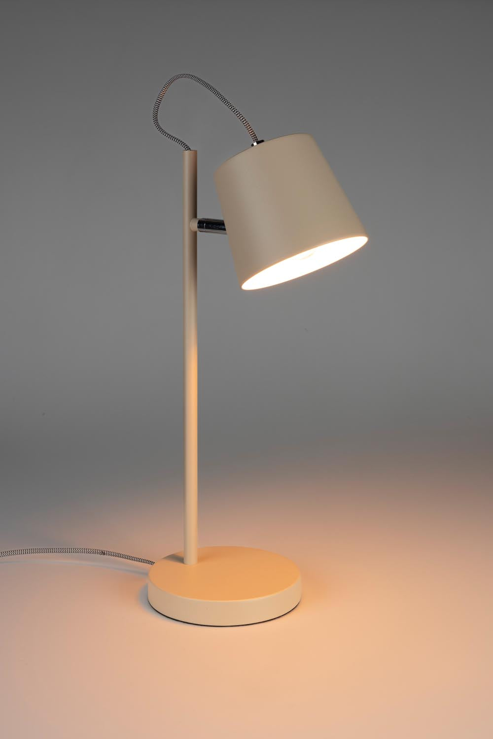 Tischlampe mit Schnallenkopf in Beige präsentiert im Onlineshop von KAQTU Design AG. Tischleuchte ist von Zuiver