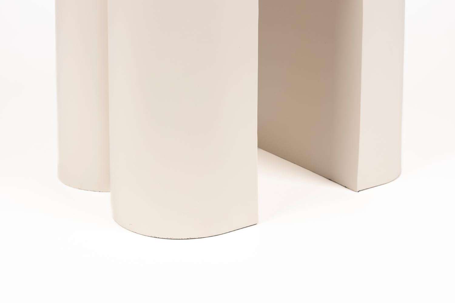 Shape Hocker in Beige präsentiert im Onlineshop von KAQTU Design AG. Hocker ist von Zuiver