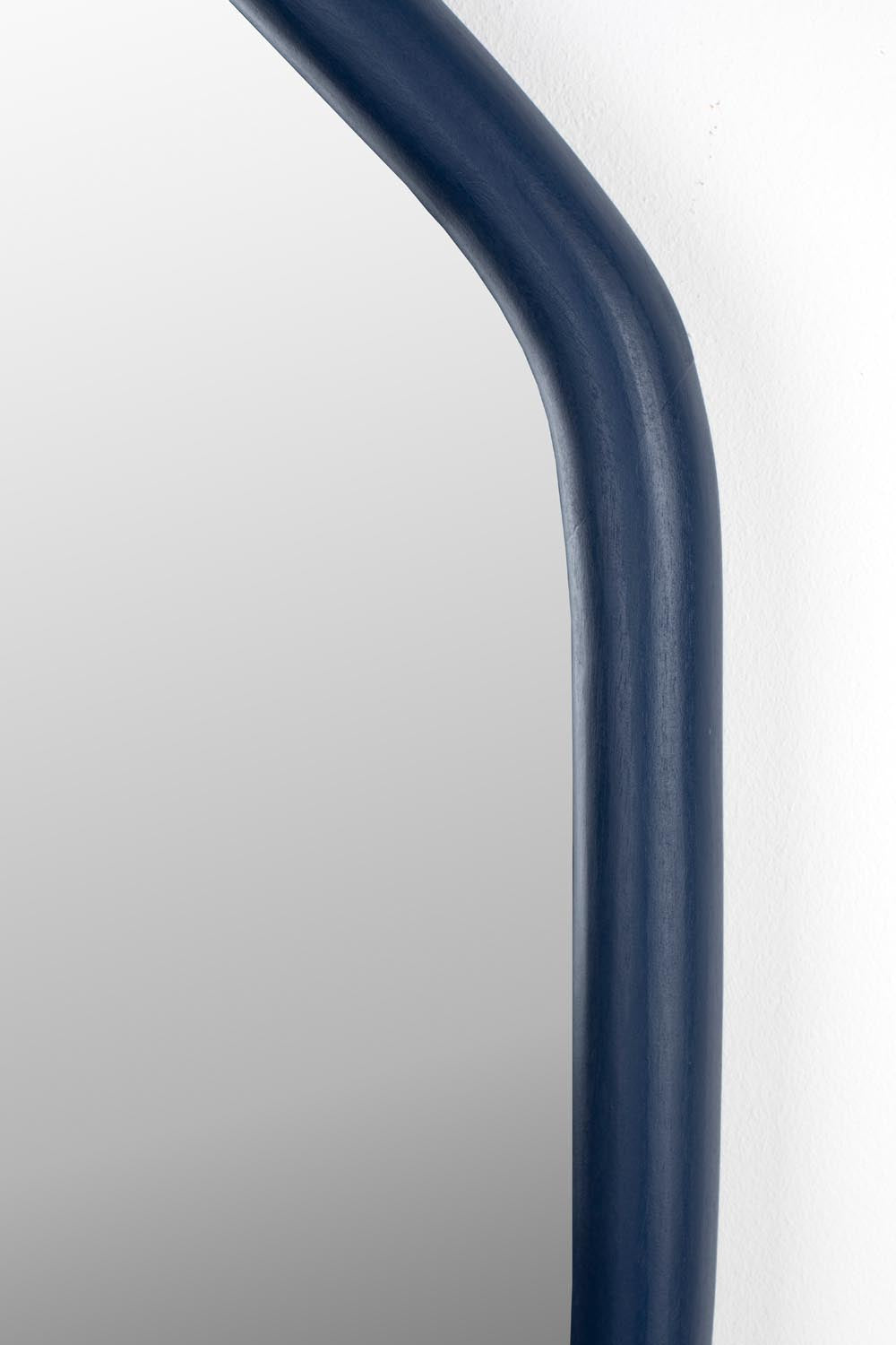 Looks Mirror S in Blue präsentiert im Onlineshop von KAQTU Design AG. Spiegel ist von Zuiver