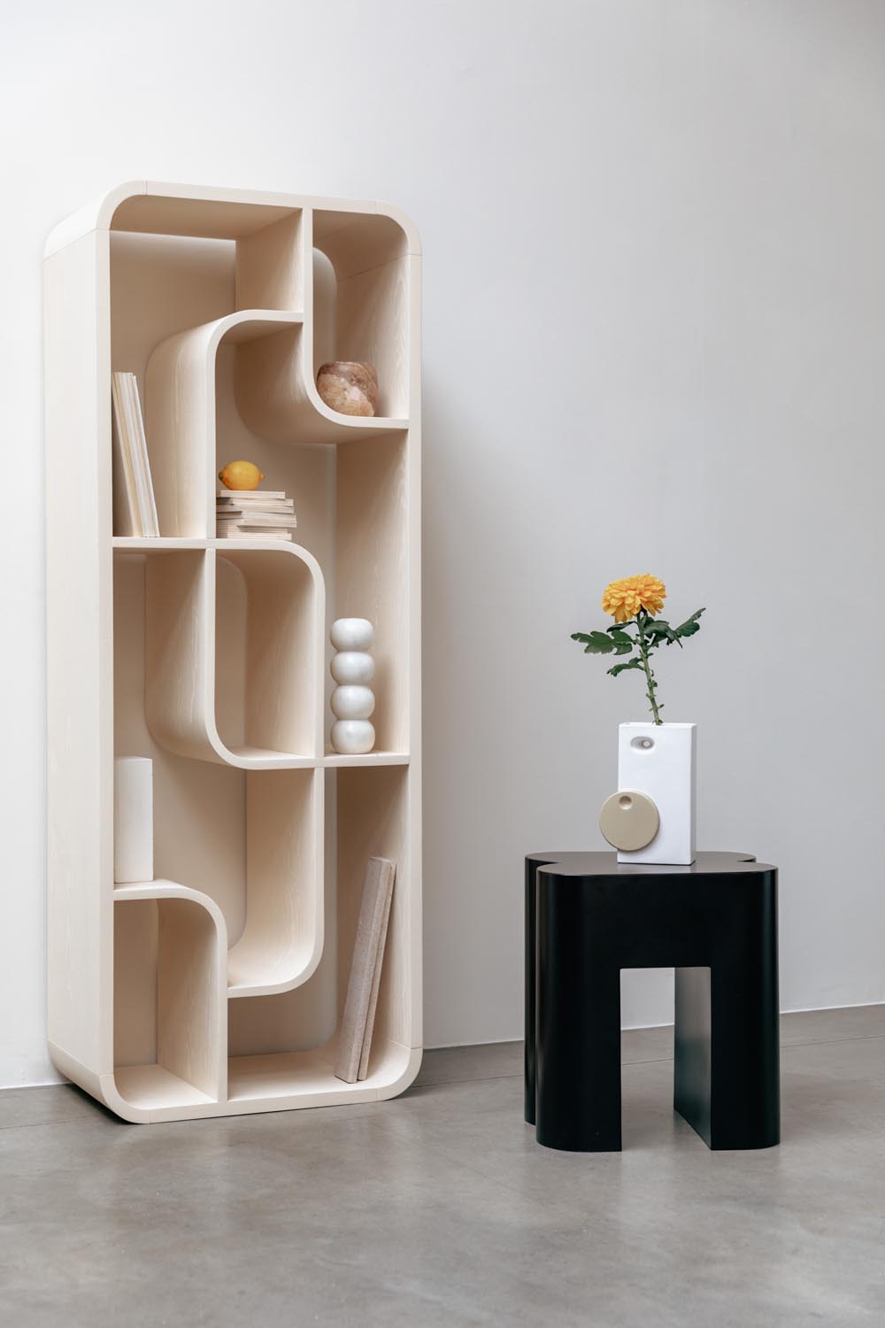 Shape Hocker in Beige präsentiert im Onlineshop von KAQTU Design AG. Hocker ist von Zuiver