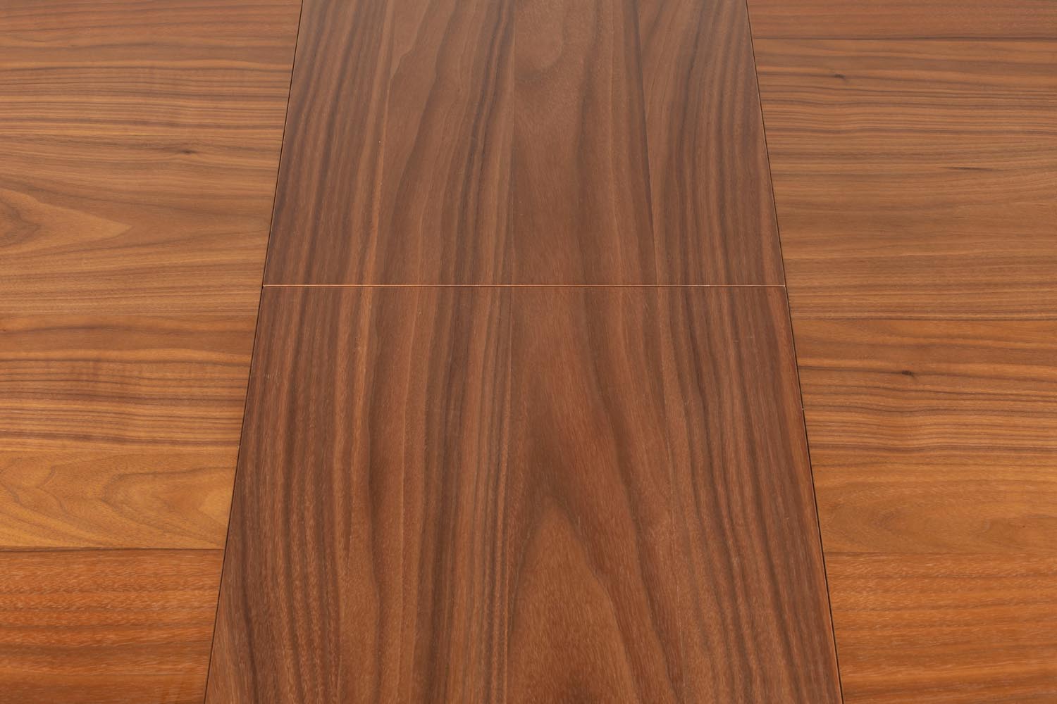 Twist Tisch rund 120/160 Nussbaum in Brown präsentiert im Onlineshop von KAQTU Design AG. Esstisch ist von Zuiver