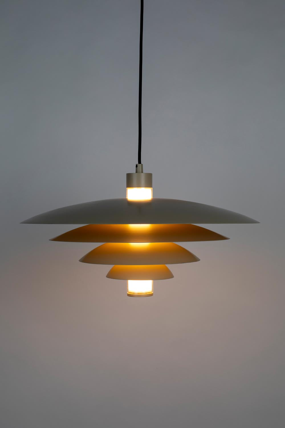 Zuiver Cole: Stilvolle Pendelleuchte mit natürlichem Charme.