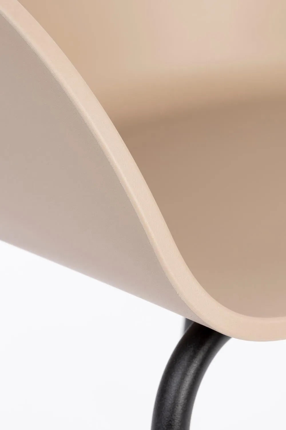 Zuiver Void Sessel in Latte Brown: Modernes Design trifft Gemütlichkeit.