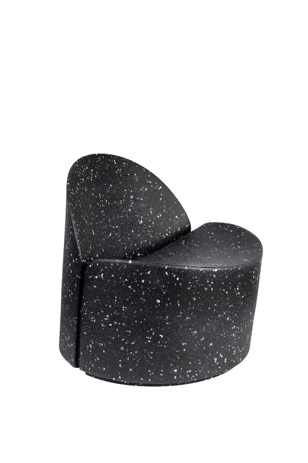 Bloom Loungesessel Schwarz-Galaxy: Skulpturale Form aus 95% recyceltem Industrieabfall, inspiriert von Terrazzo.