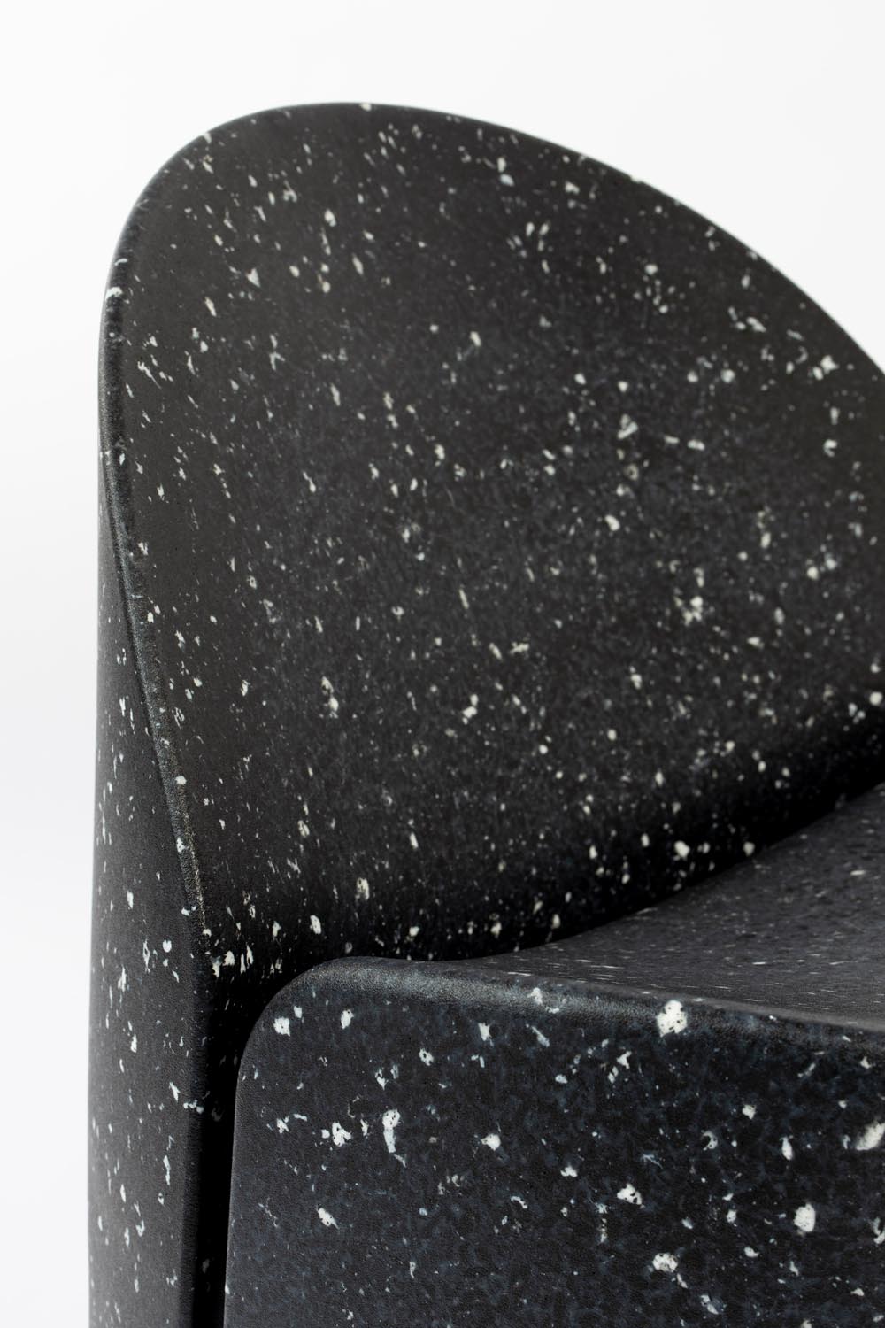 Bloom Loungesessel Schwarz-Galaxy in Black präsentiert im Onlineshop von KAQTU Design AG. Outdoor-Sessel ist von Zuiver