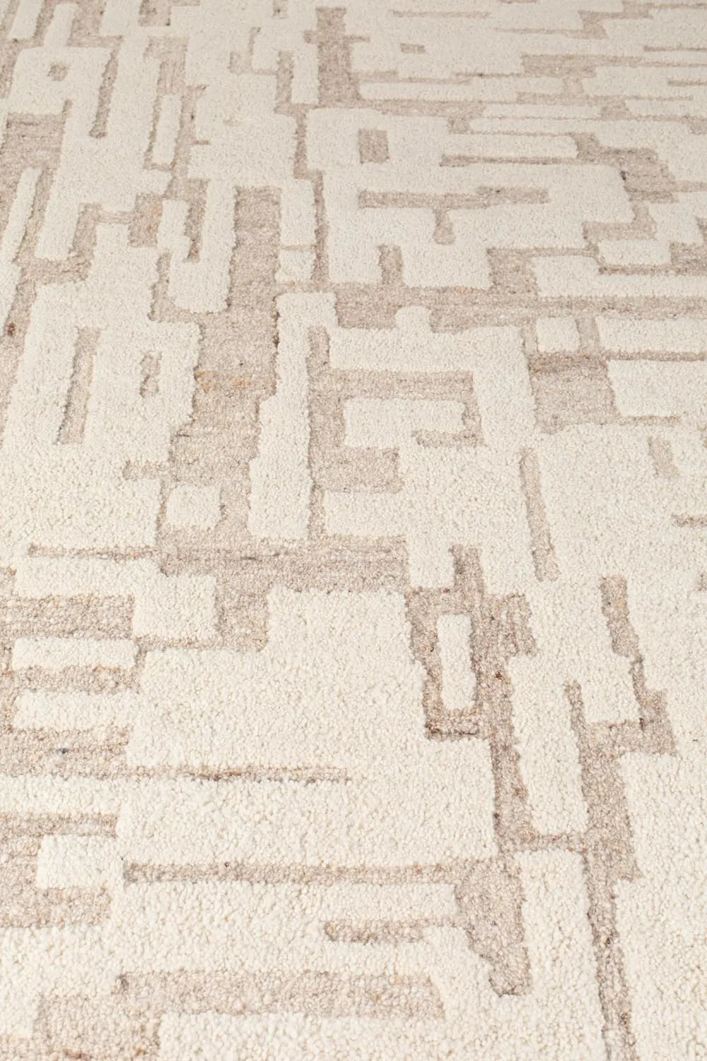 Hills Teppich 200x300 in Beige präsentiert im Onlineshop von KAQTU Design AG. Teppich ist von Zuiver