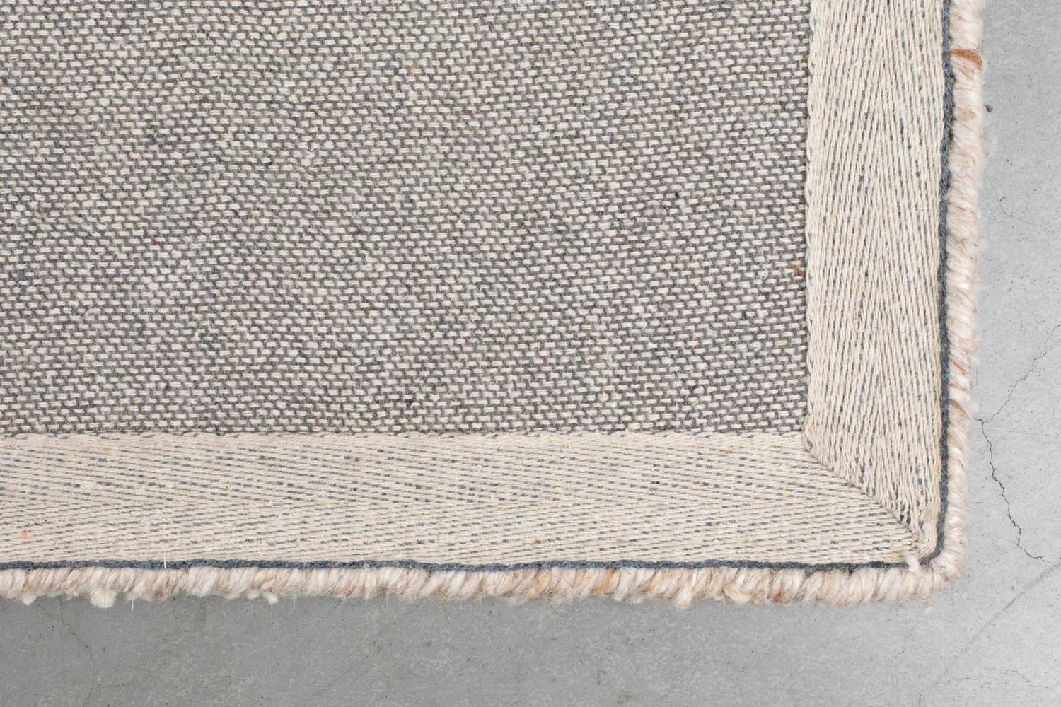 Hills Teppich 200x300 in Beige präsentiert im Onlineshop von KAQTU Design AG. Teppich ist von Zuiver