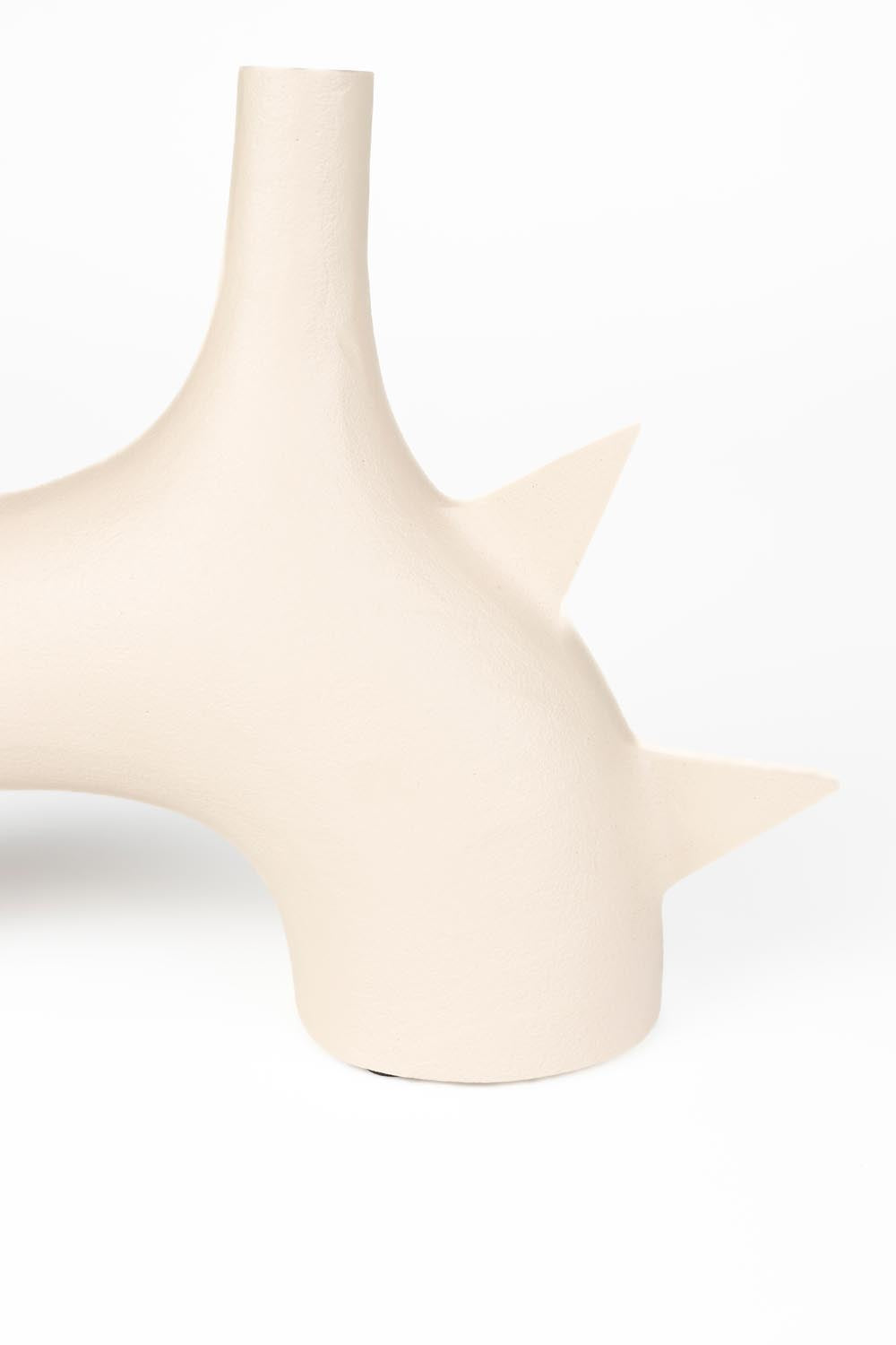 Sting Vase in Beige präsentiert im Onlineshop von KAQTU Design AG. Vase ist von Zuiver