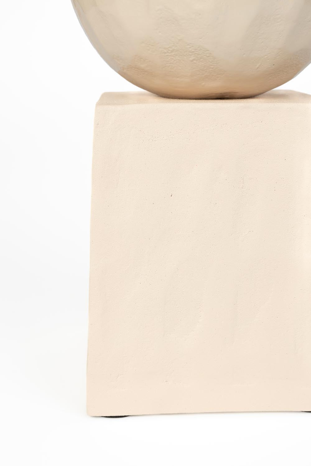 Krokusvase in Beige präsentiert im Onlineshop von KAQTU Design AG. Vase ist von Zuiver