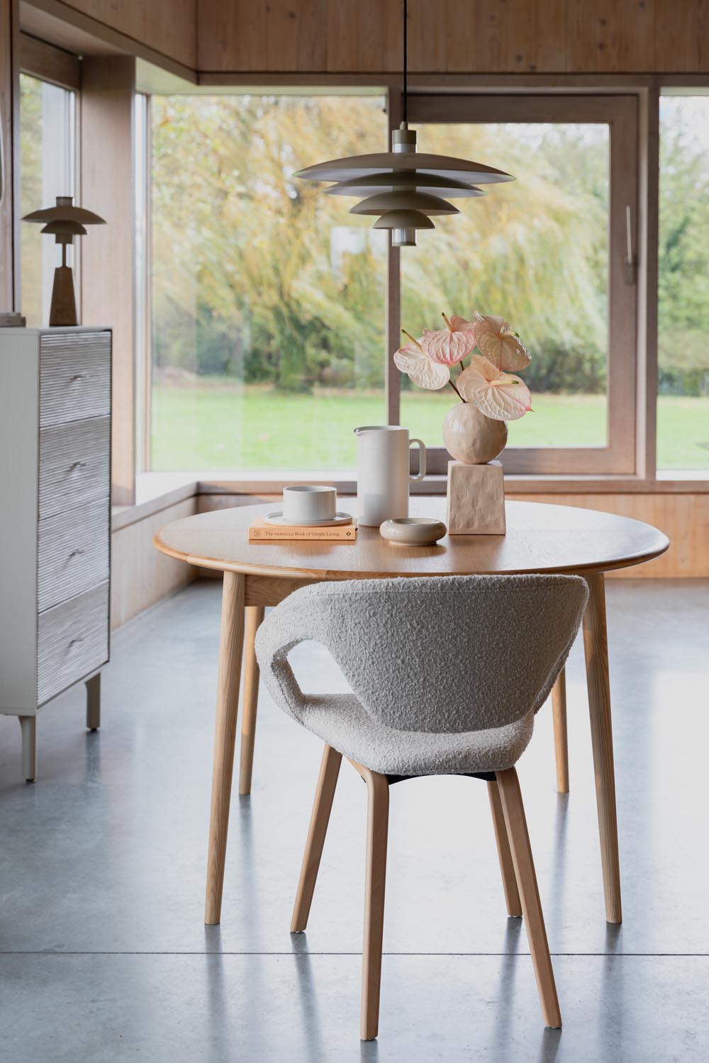 Krokusvase in Beige präsentiert im Onlineshop von KAQTU Design AG. Vase ist von Zuiver