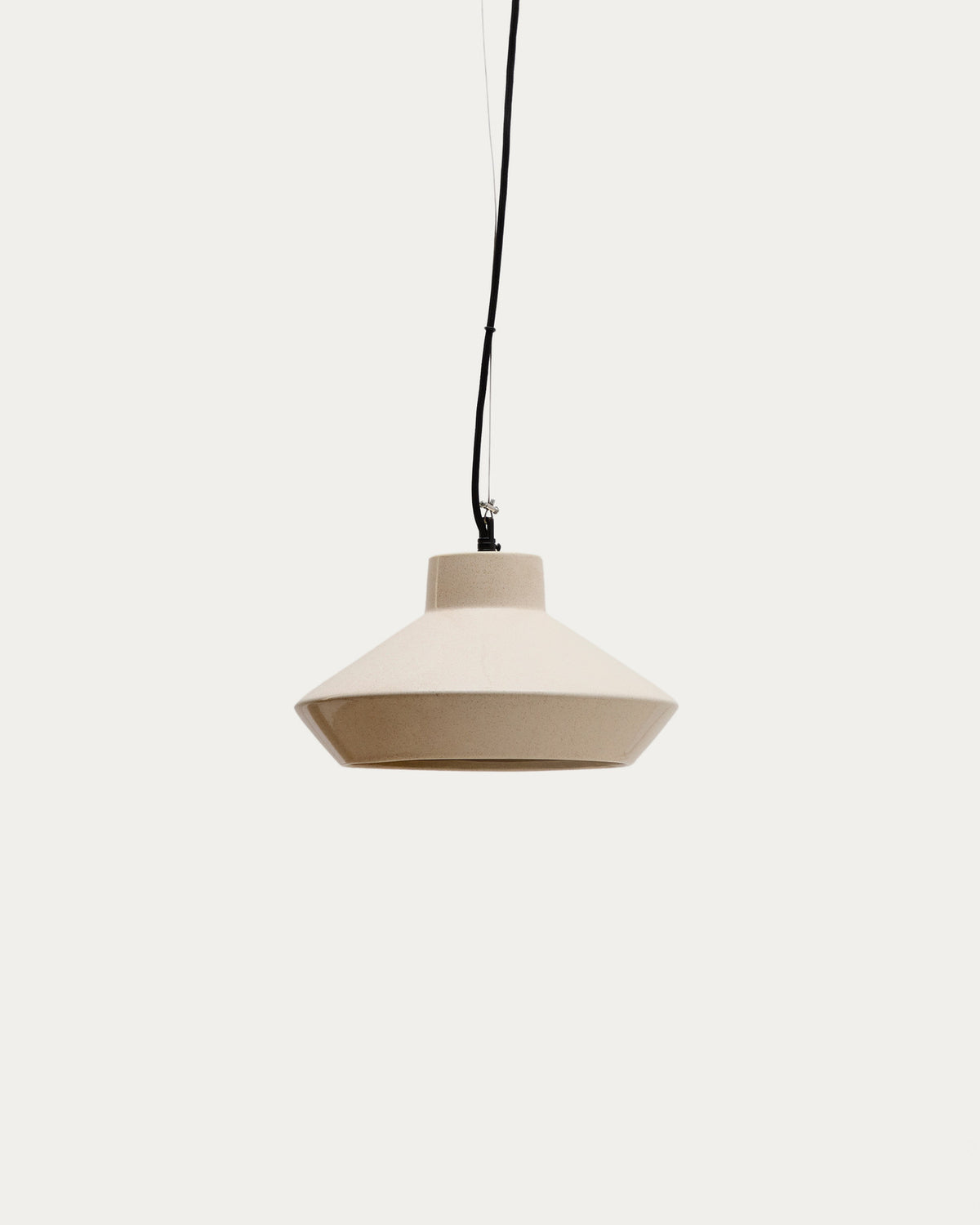 Deckenleuchte Portol aus beiger Keramik in Beige präsentiert im Onlineshop von KAQTU Design AG. Pendelleuchte ist von Kave Home