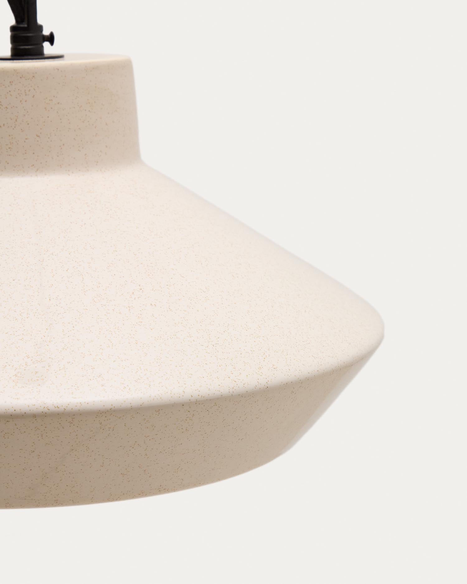 Deckenleuchte Portol aus beiger Keramik in Beige präsentiert im Onlineshop von KAQTU Design AG. Pendelleuchte ist von Kave Home