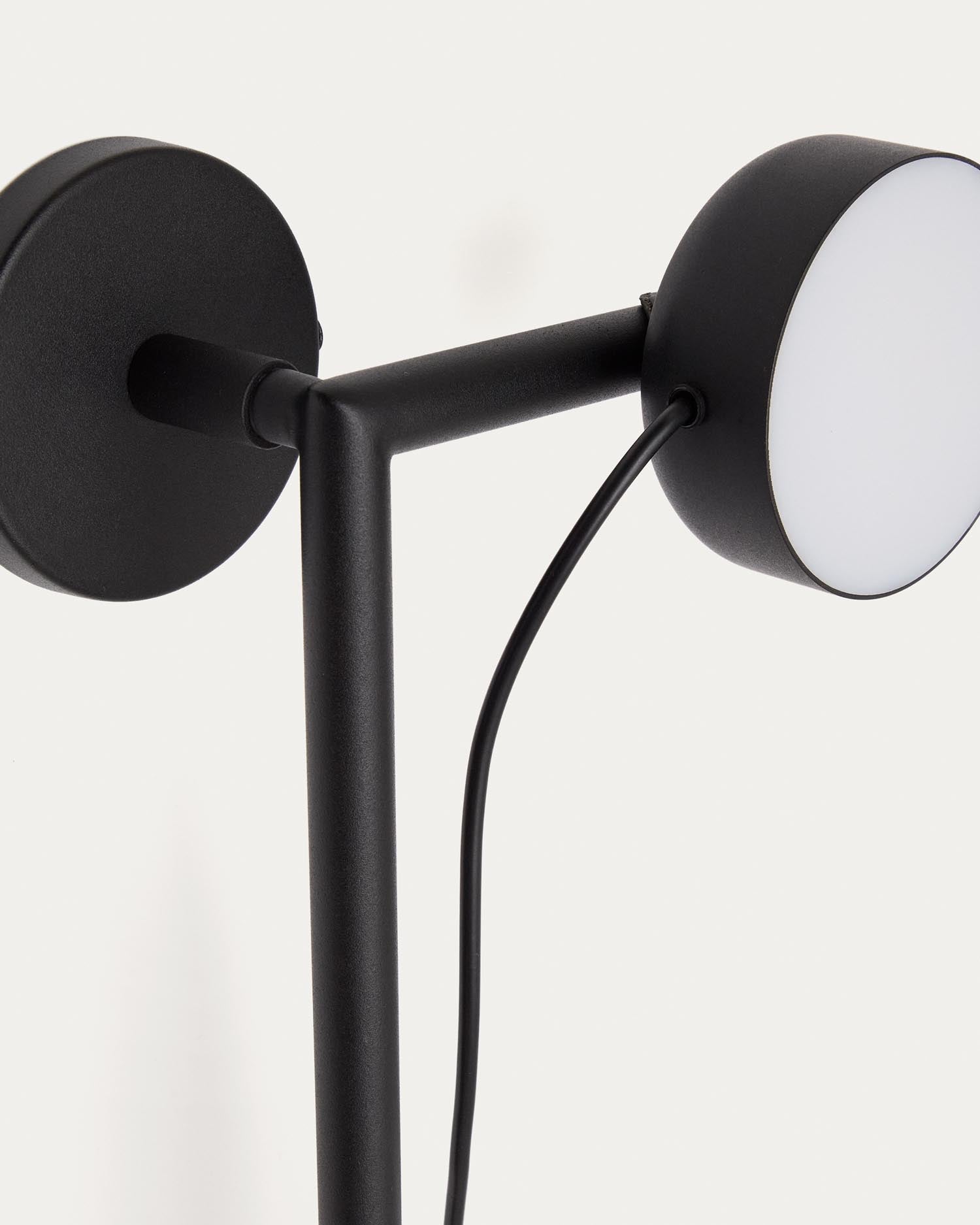 Wandleuchte Orey aus schwarzem Metall mit Multipositions-Lichtpunkt  in Schwarz präsentiert im Onlineshop von KAQTU Design AG. Wandleuchte ist von Kave Home