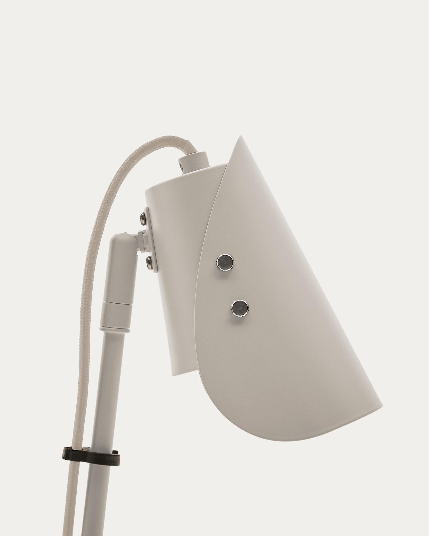 Schreibtischlampe mit Klemme Jula aus grauem Metall in Grau präsentiert im Onlineshop von KAQTU Design AG. Tischleuchte ist von Kave Home
