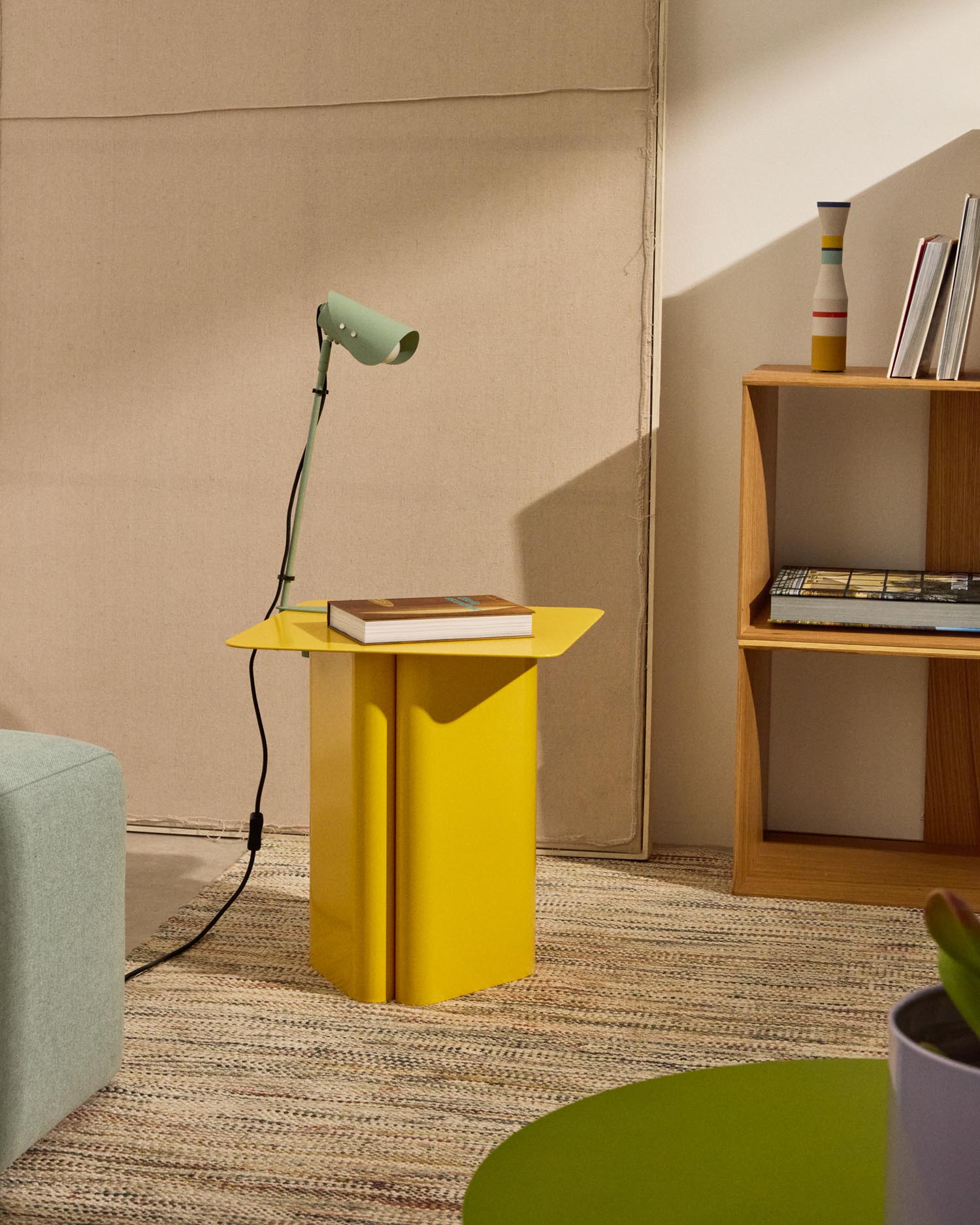 Schreibtischlampe mit Klemme Jula aus grünem Metall in Grün präsentiert im Onlineshop von KAQTU Design AG. Tischleuchte ist von Kave Home