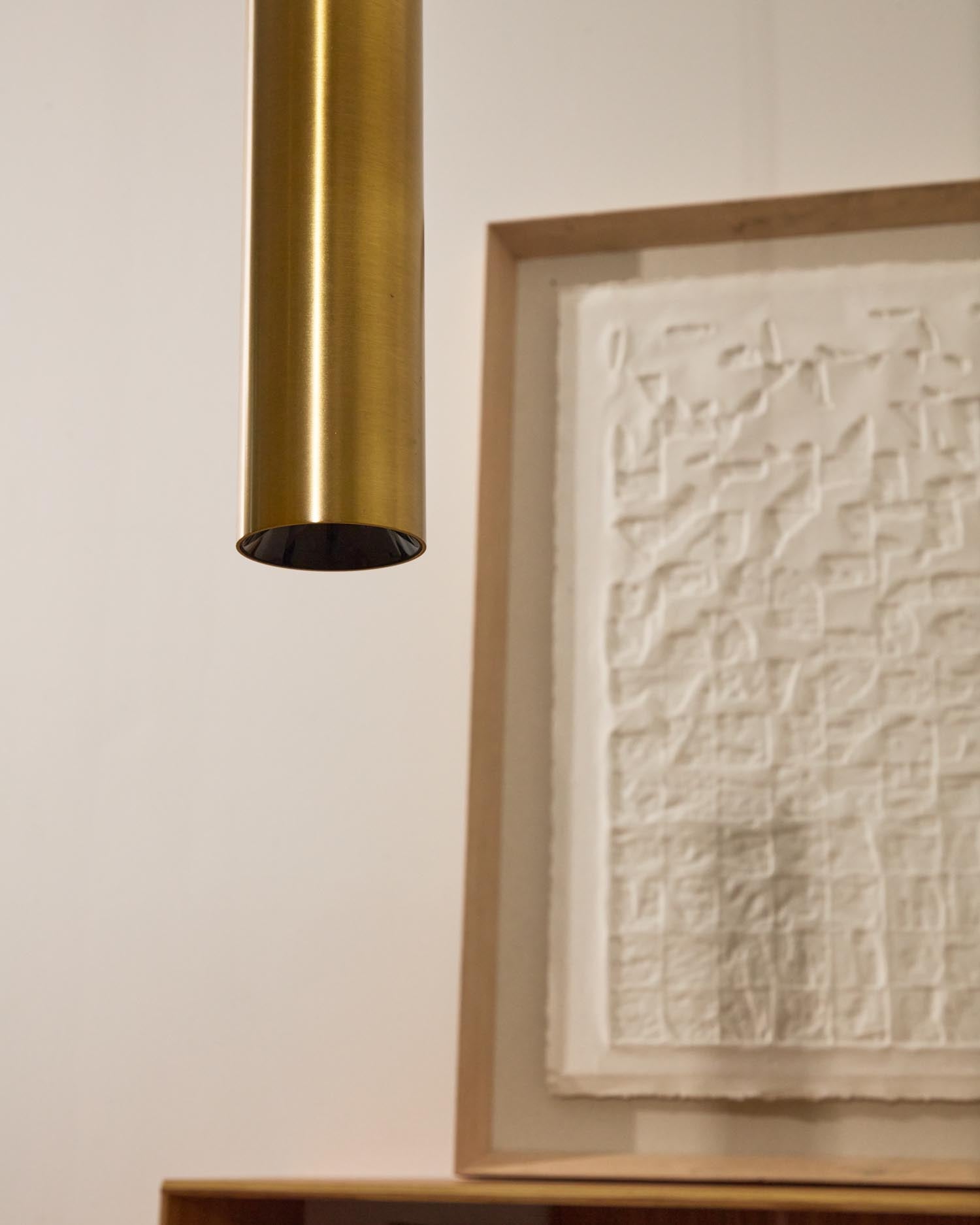 Deckenleuchte Andia aus Aluminium mit goldfarbenem Finish in Gold präsentiert im Onlineshop von KAQTU Design AG. Pendelleuchte ist von Kave Home