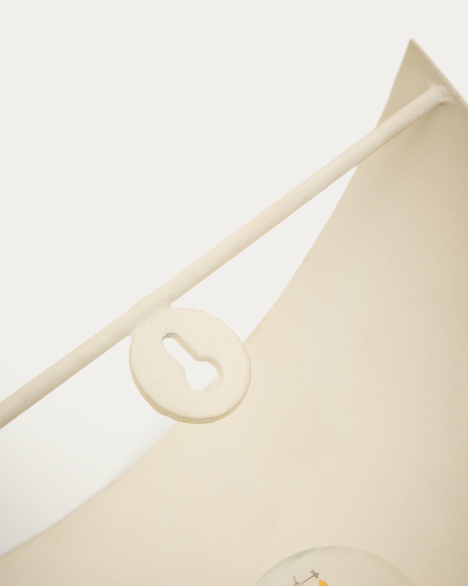 Wandleuchte Nibla aus Metall in weißer Tonerdeoptik in Weiss präsentiert im Onlineshop von KAQTU Design AG. Wandleuchte ist von Kave Home