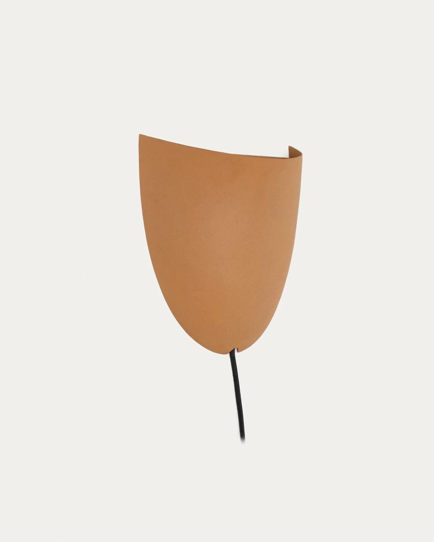 Wandleuchte Nibla aus Metall in Terrakottaoptik in Terrakotta präsentiert im Onlineshop von KAQTU Design AG. Wandleuchte ist von Kave Home