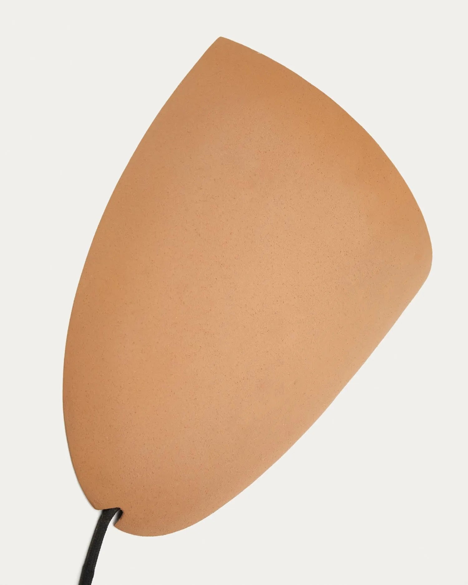 Wandleuchte Nibla aus Metall in Terrakottaoptik in Terrakotta präsentiert im Onlineshop von KAQTU Design AG. Wandleuchte ist von Kave Home