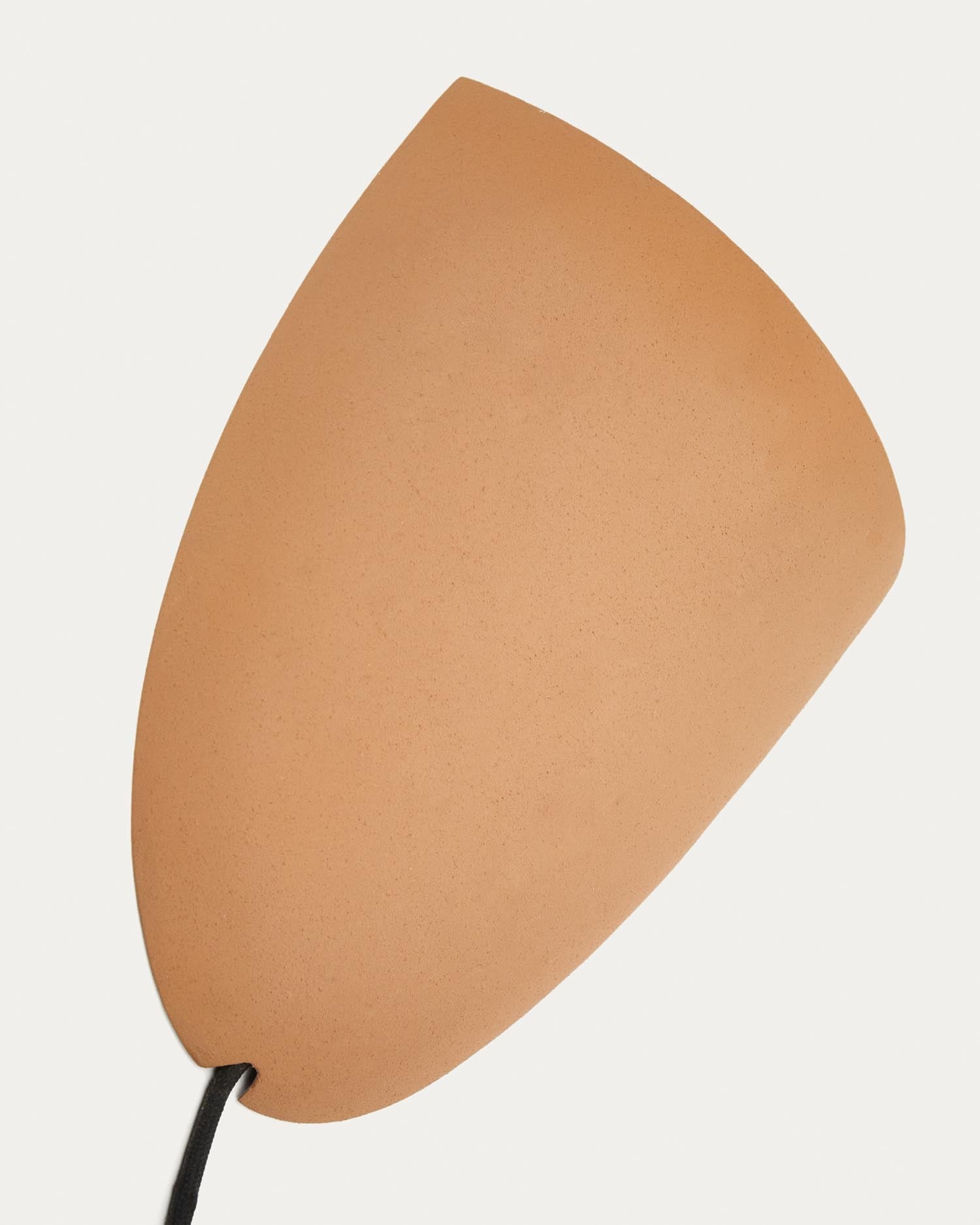 Wandleuchte Nibla aus Metall in Terrakottaoptik in Terrakotta präsentiert im Onlineshop von KAQTU Design AG. Wandleuchte ist von Kave Home