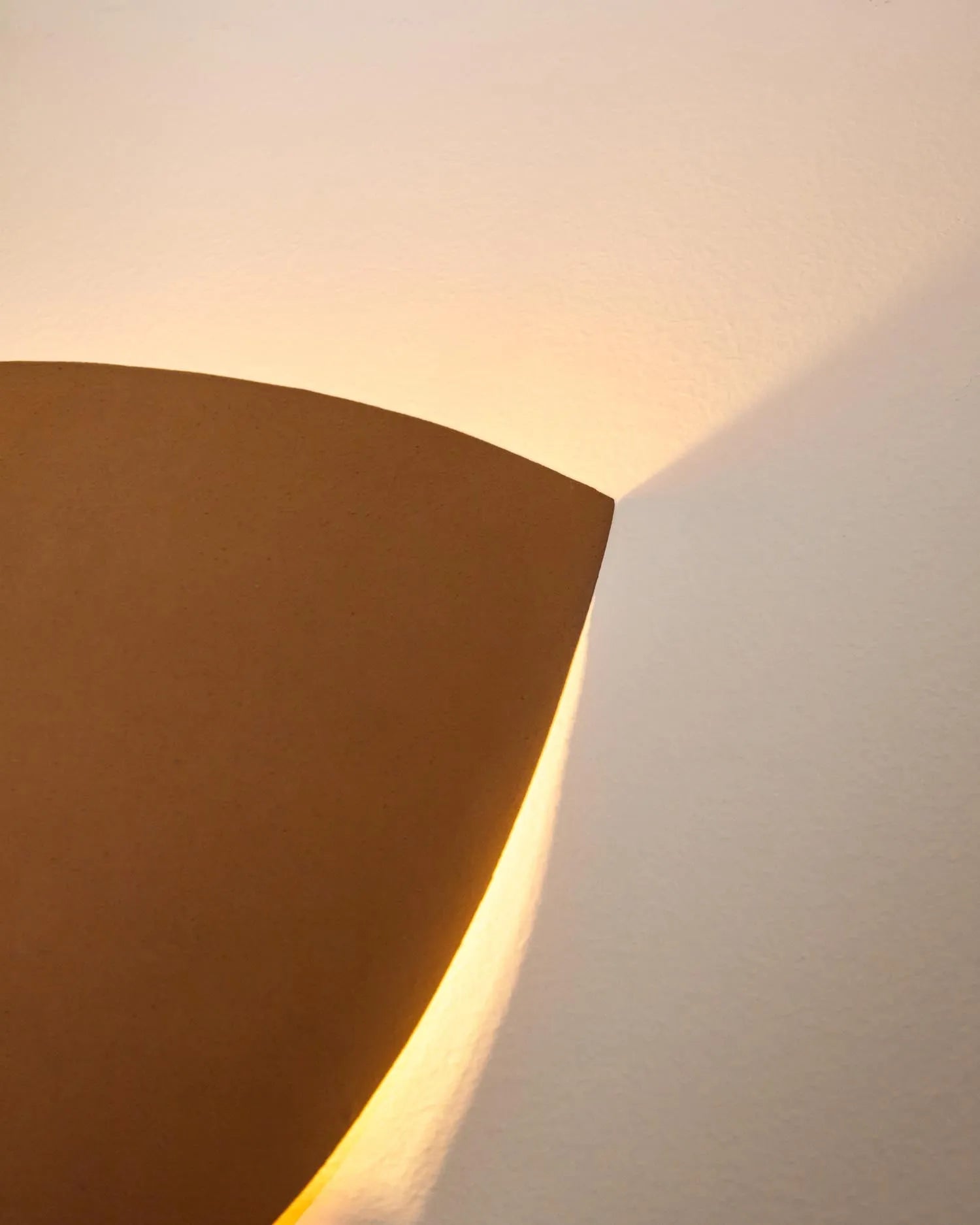Wandleuchte Nibla aus Metall in Terrakottaoptik in Terrakotta präsentiert im Onlineshop von KAQTU Design AG. Wandleuchte ist von Kave Home