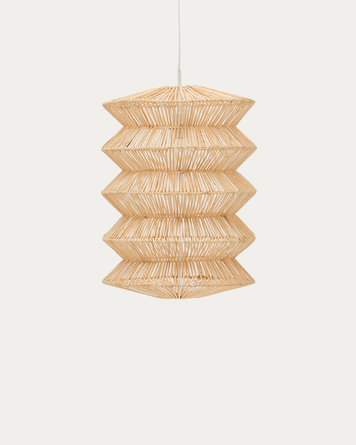 Lampenschirm für Deckenleuchte Dakit aus handgeflochtenem Rattan mit Eisengestell in Naturfarbe, rund geformt, Grösse 40 x 53 cm.