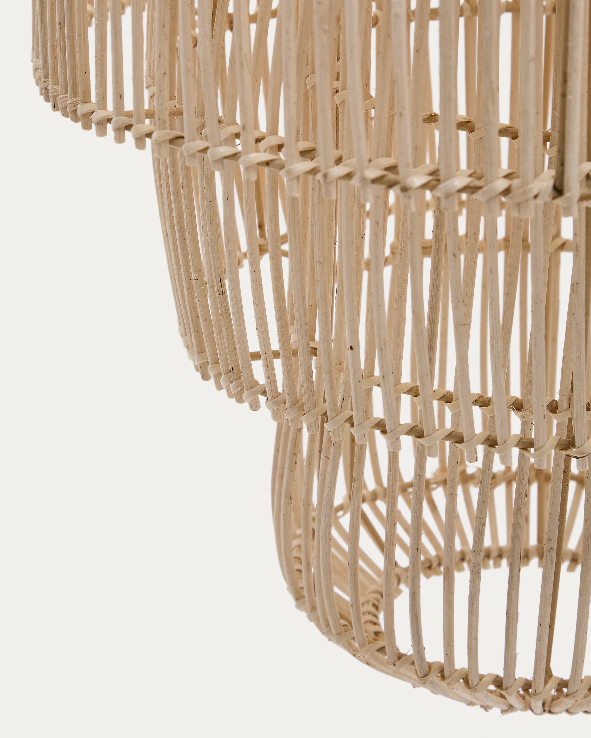 Lampenschirm für Deckenleuchte Janoa aus Rattan mit aufgehelltem Finish Ø 38 cm in Natur präsentiert im Onlineshop von KAQTU Design AG. Lampenschirm ist von Kave Home
