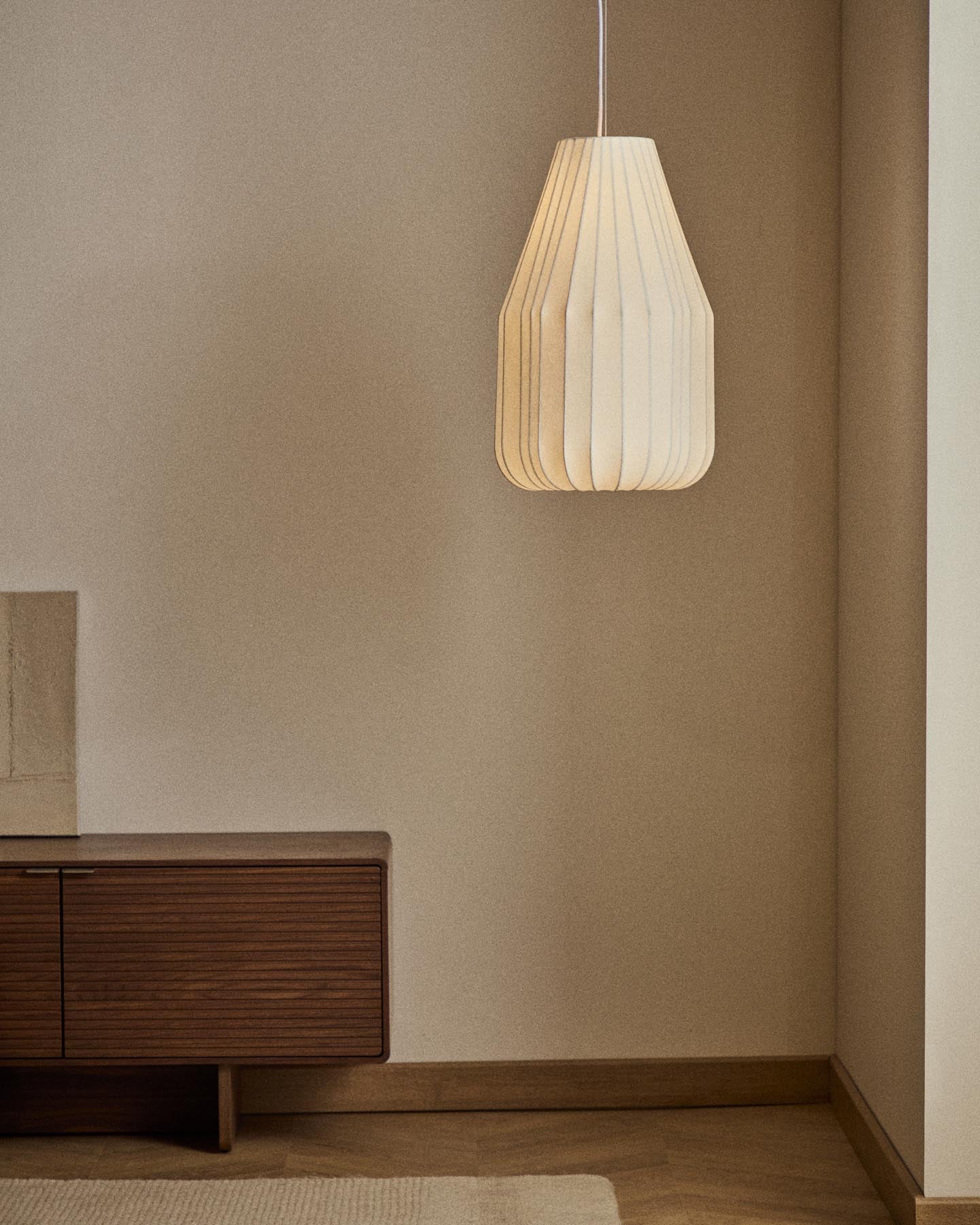 Deckenleuchte Somar aus Synthetikfasern und Stahlstäben, Ø 30 cm in Weiß präsentiert im Onlineshop von KAQTU Design AG. Lampenschirm ist von Kave Home