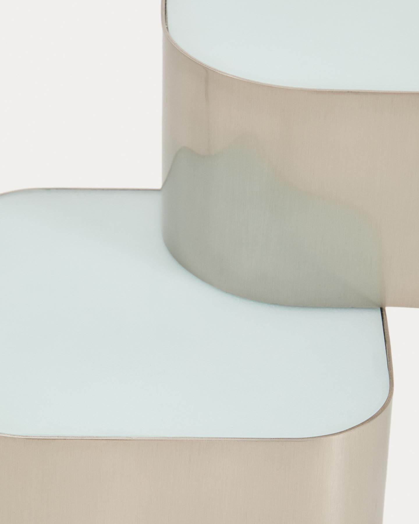 Tischlampe Tandan aus grauem Metall mit gebürstetem Finish in Grau präsentiert im Onlineshop von KAQTU Design AG. Tischleuchte ist von Kave Home