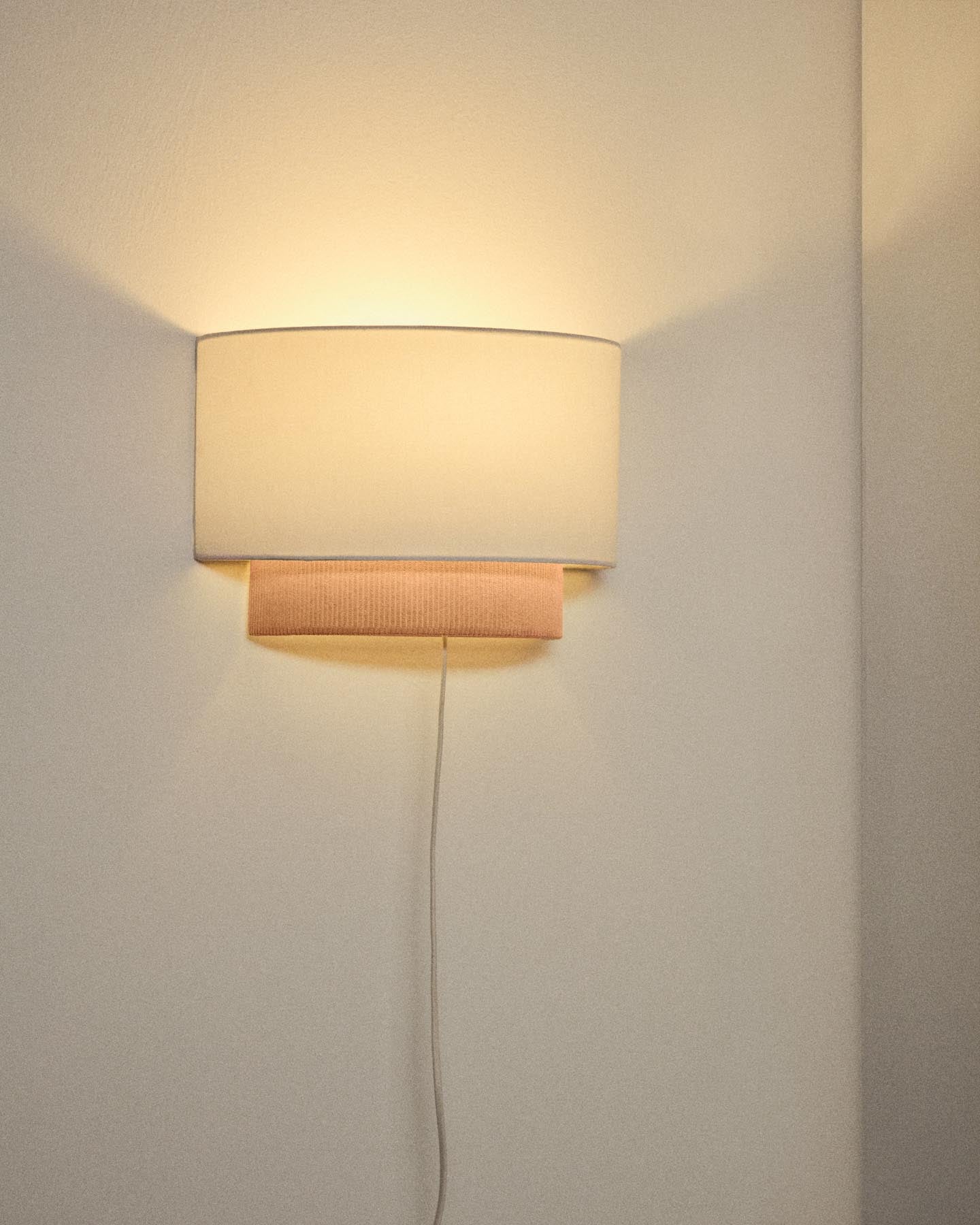 Wandleuchte Bianella aus Baumwolle und beigem Cord, Ø 40 cm in Beige präsentiert im Onlineshop von KAQTU Design AG. Wandleuchte ist von Kave Home