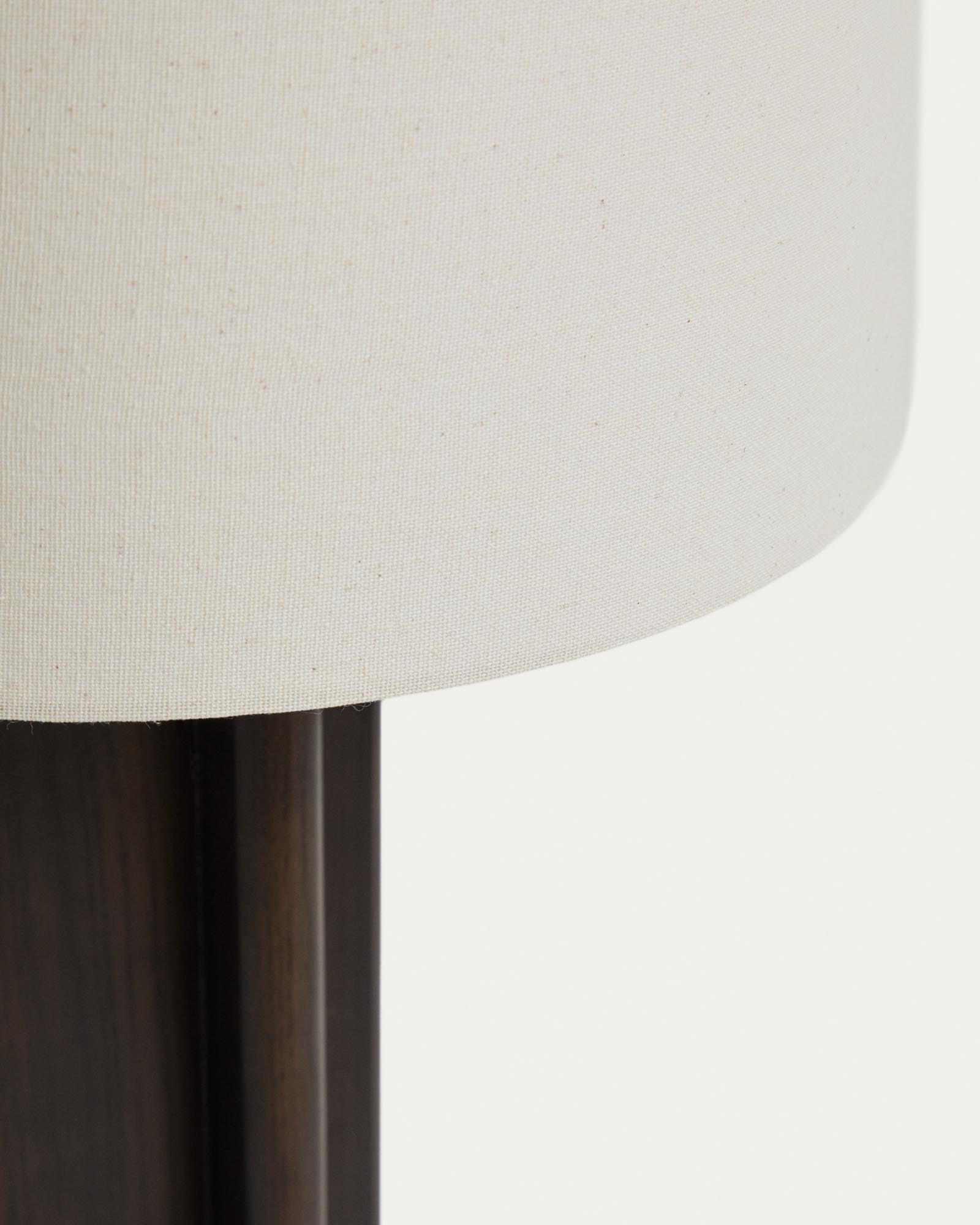 Elegante Tischleuchte Niani aus Kautschukholz mit dunklem Finish und einem Ø 30 cm elfenbeinfarbenen Baumwollschirm, ideal für gemütliche Beleuchtung.