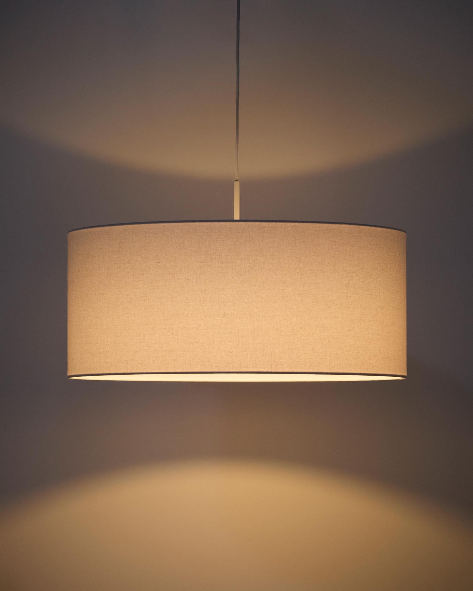 Eleganter Lampenschirm Niani in elfenbeinfarbener Baumwolle, Ø 60 cm, ideal für stilvolle Deckenleuchten und eine warme Atmosphäre.