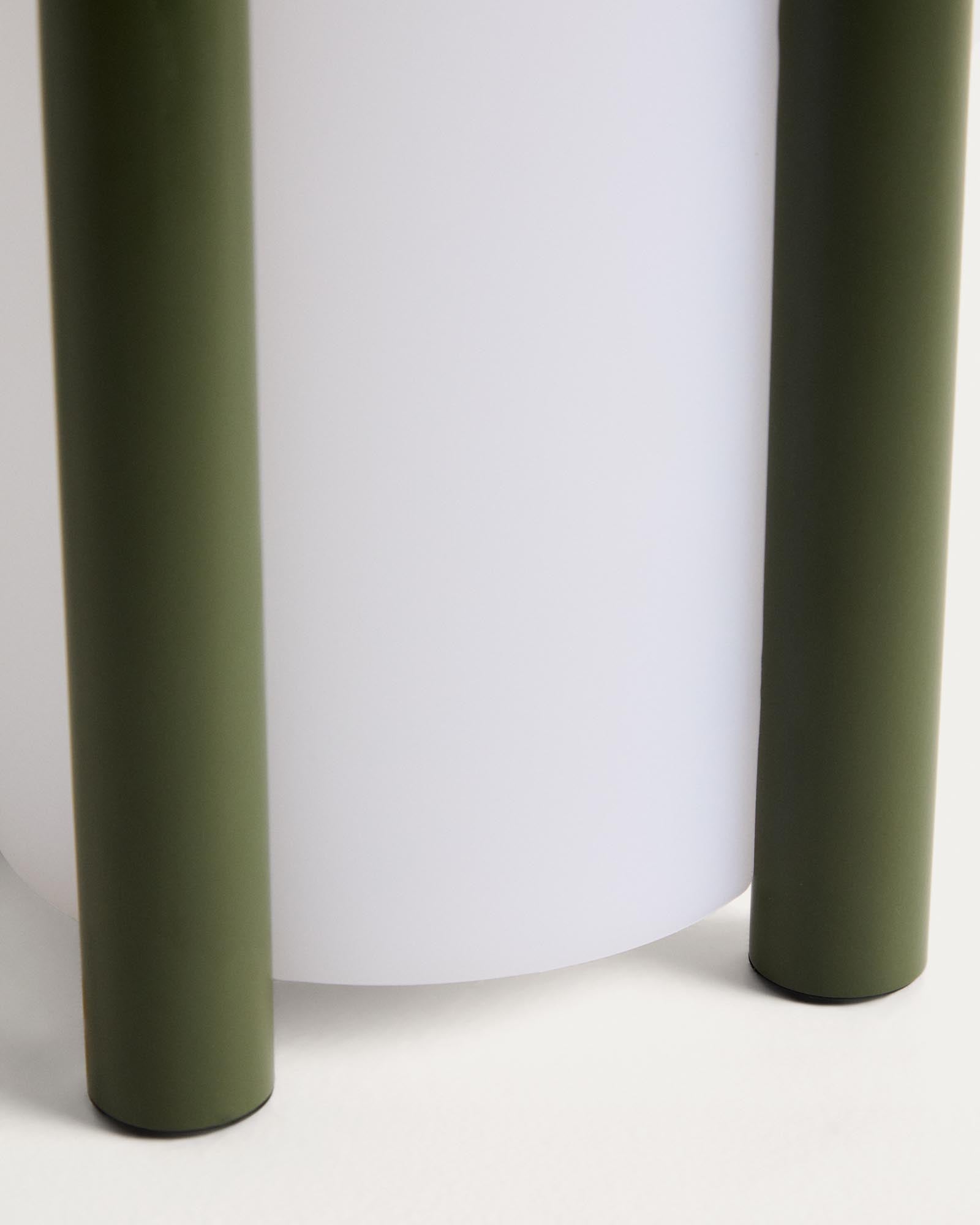 Moderne, tragbare Tischlampe Leros aus robustem Polyethylen und grünem Stahl, ideal für gemütliche Outdoor-Events und stimmungsvolle Beleuchtung.
