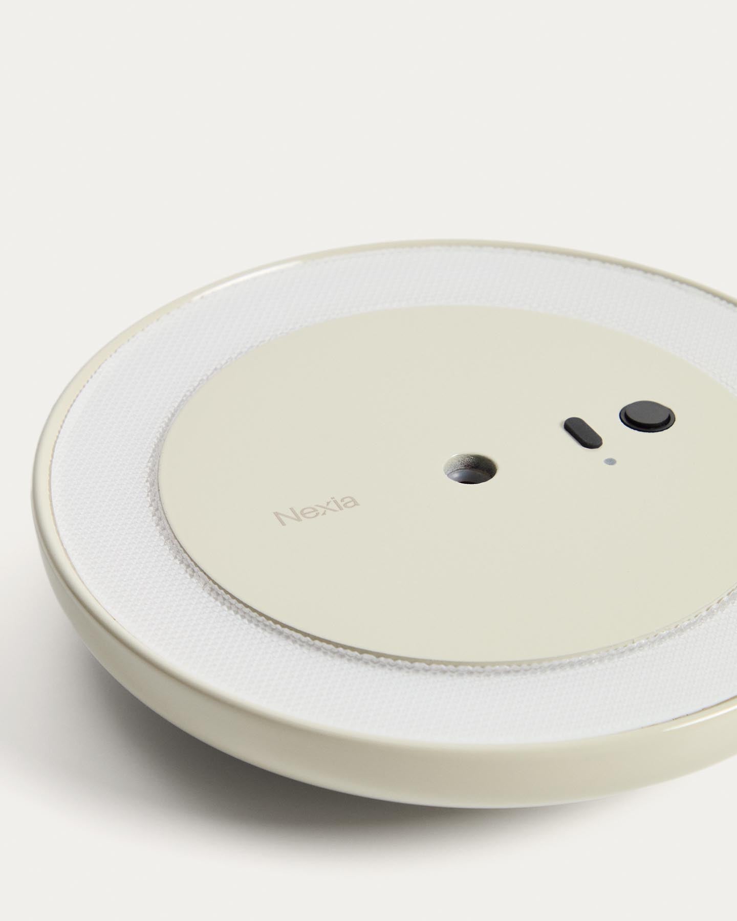 Tragbare Tischlampe Porte aus hellgrauem Aluminium in Grau präsentiert im Onlineshop von KAQTU Design AG. Tischleuchte ist von Kave Home