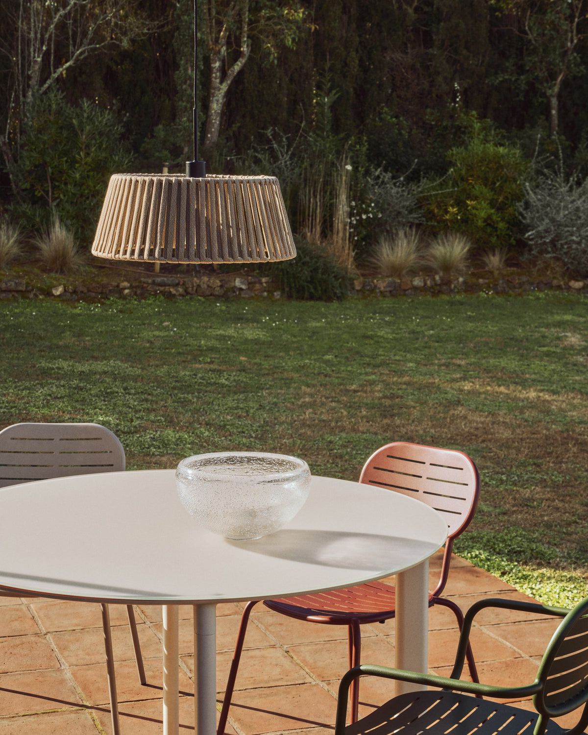 Lampenschirm für Deckenleuchte Aldet aus flachem Seil in Beige, Ø 46 cm in Hellgrau präsentiert im Onlineshop von KAQTU Design AG. Outdoor Pendelleuchte ist von Kave Home