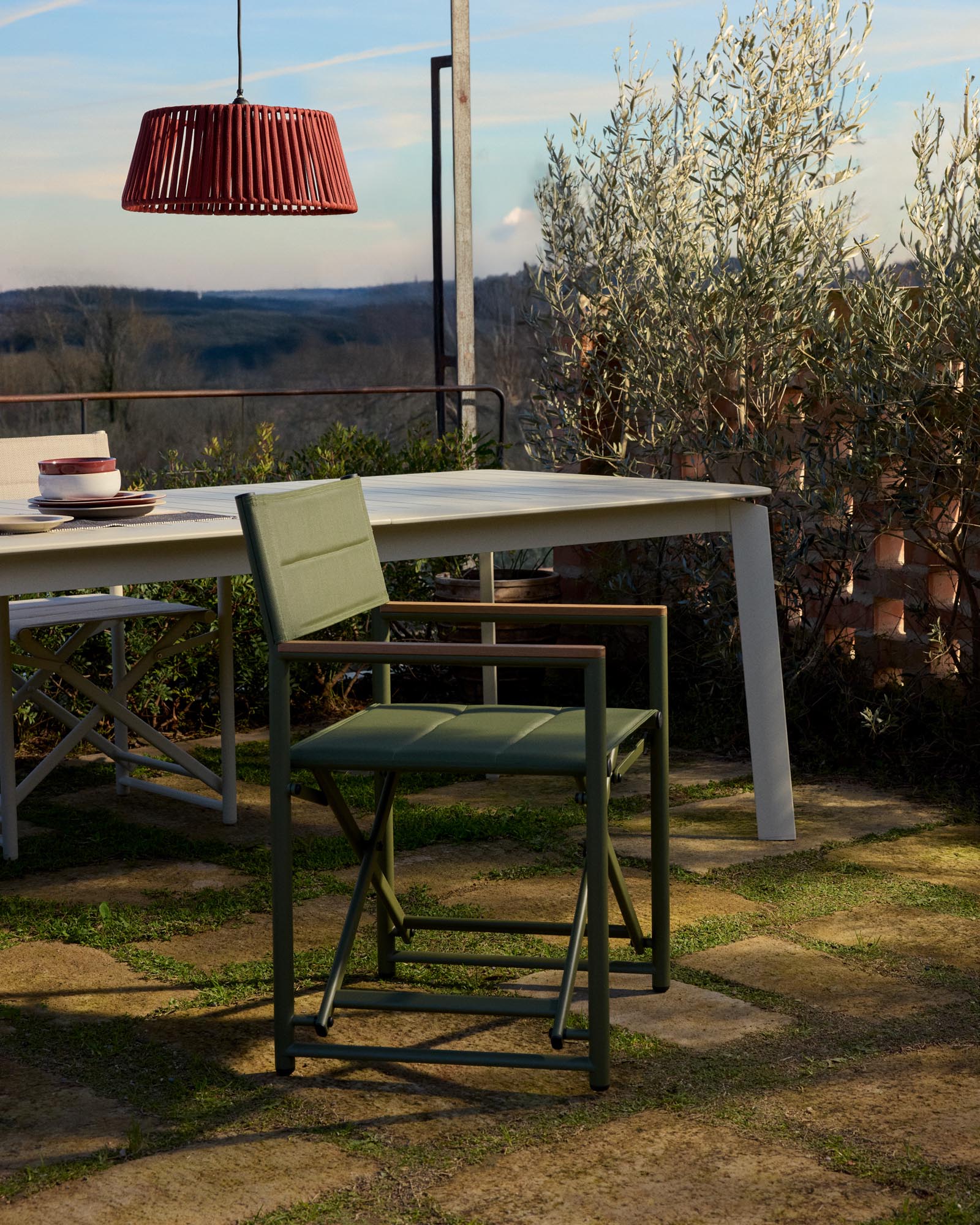 Terrakottafarbener Lampenschirm aus flachem Seil für die Aldet Deckenleuchte, Ø 46 cm, ideal für stilvolle Outdoor-Bereiche.