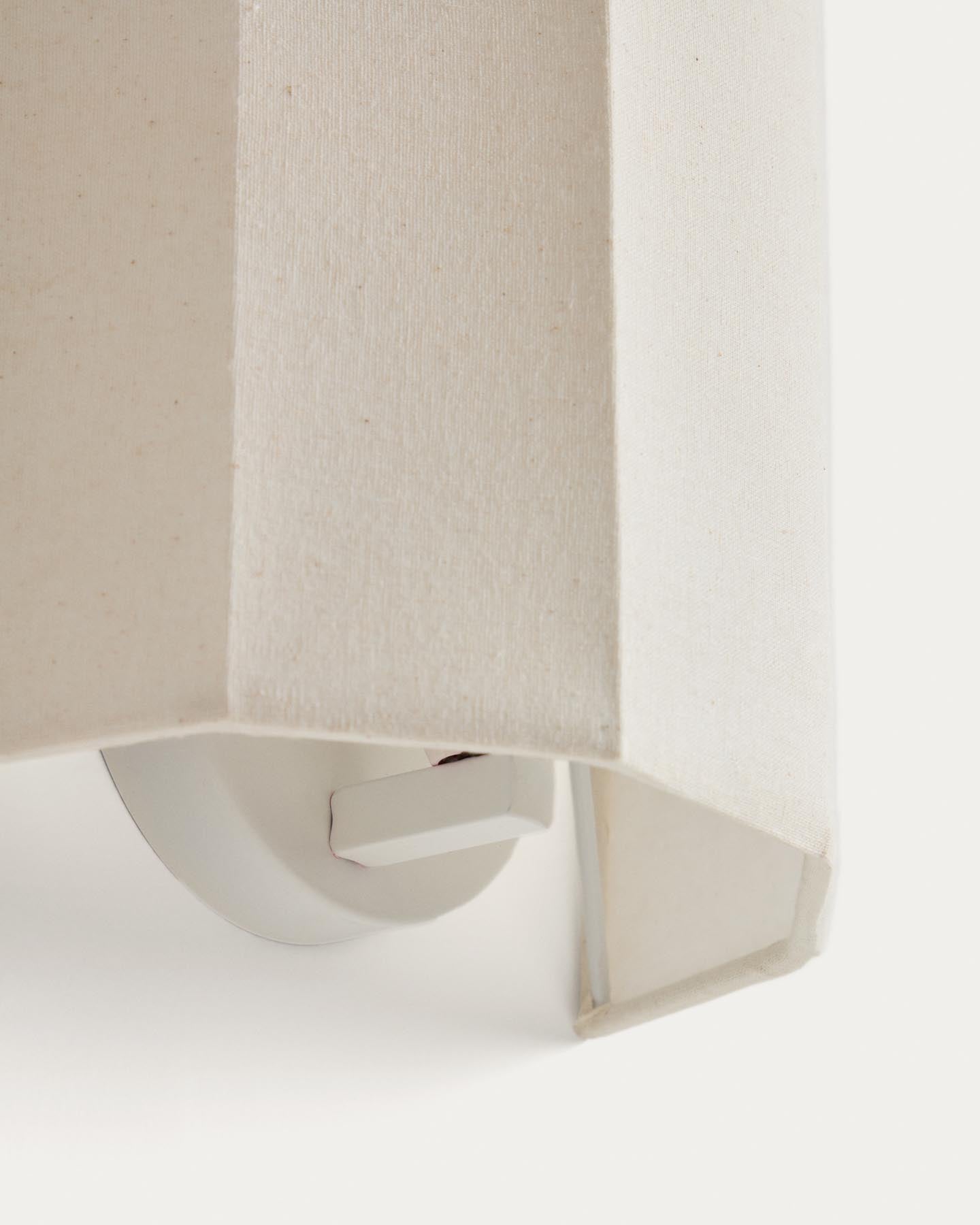 Wandleuchte Lumeni aus Kautschukholz und Leinen in Beige 20 cm in Beige präsentiert im Onlineshop von KAQTU Design AG. Wandleuchte ist von Kave Home