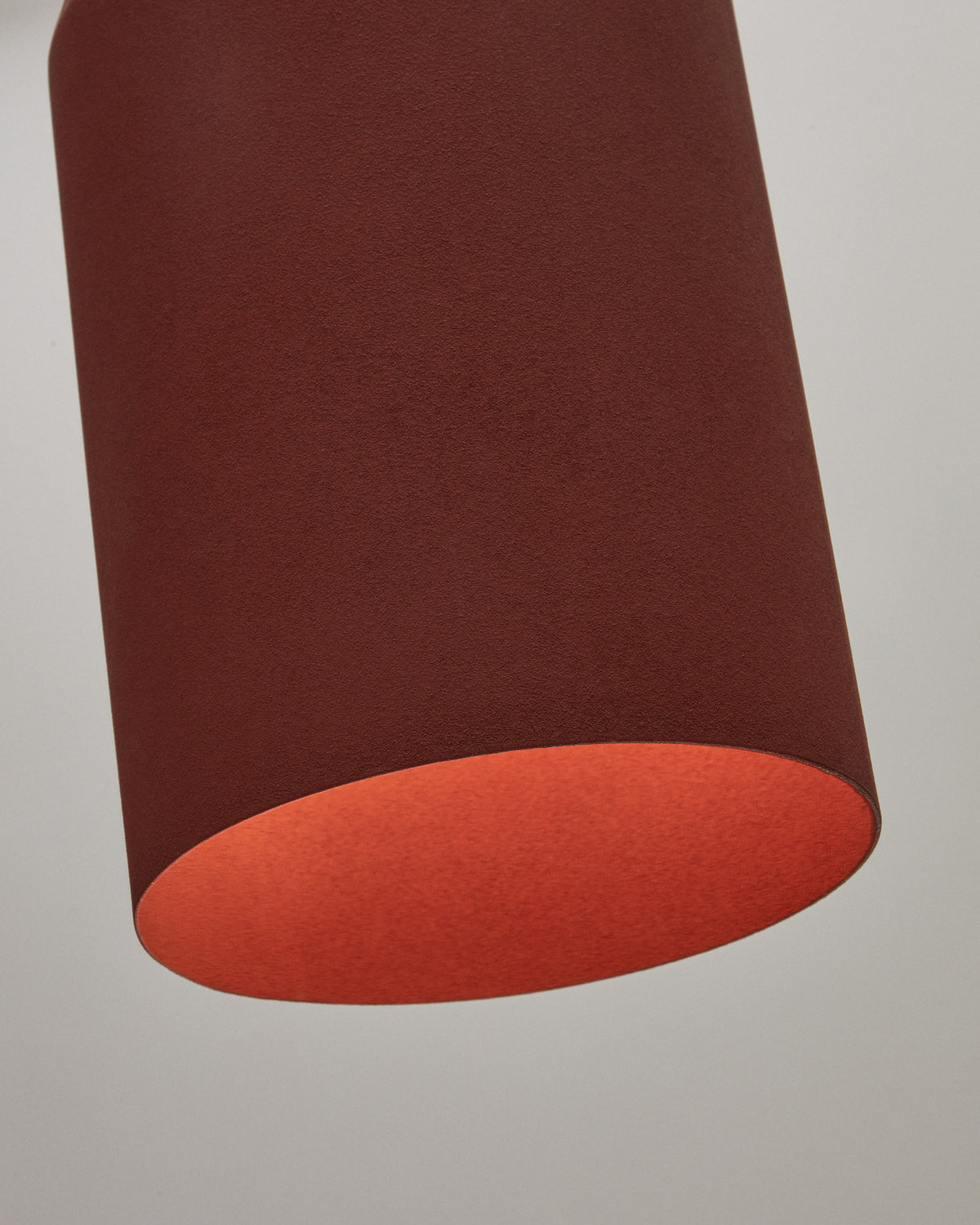 Peralta Deckenleuchte aus Metall mit Finish in Terrakotta Ø 15 cm in Terrakotta präsentiert im Onlineshop von KAQTU Design AG. Pendelleuchte ist von Kave Home